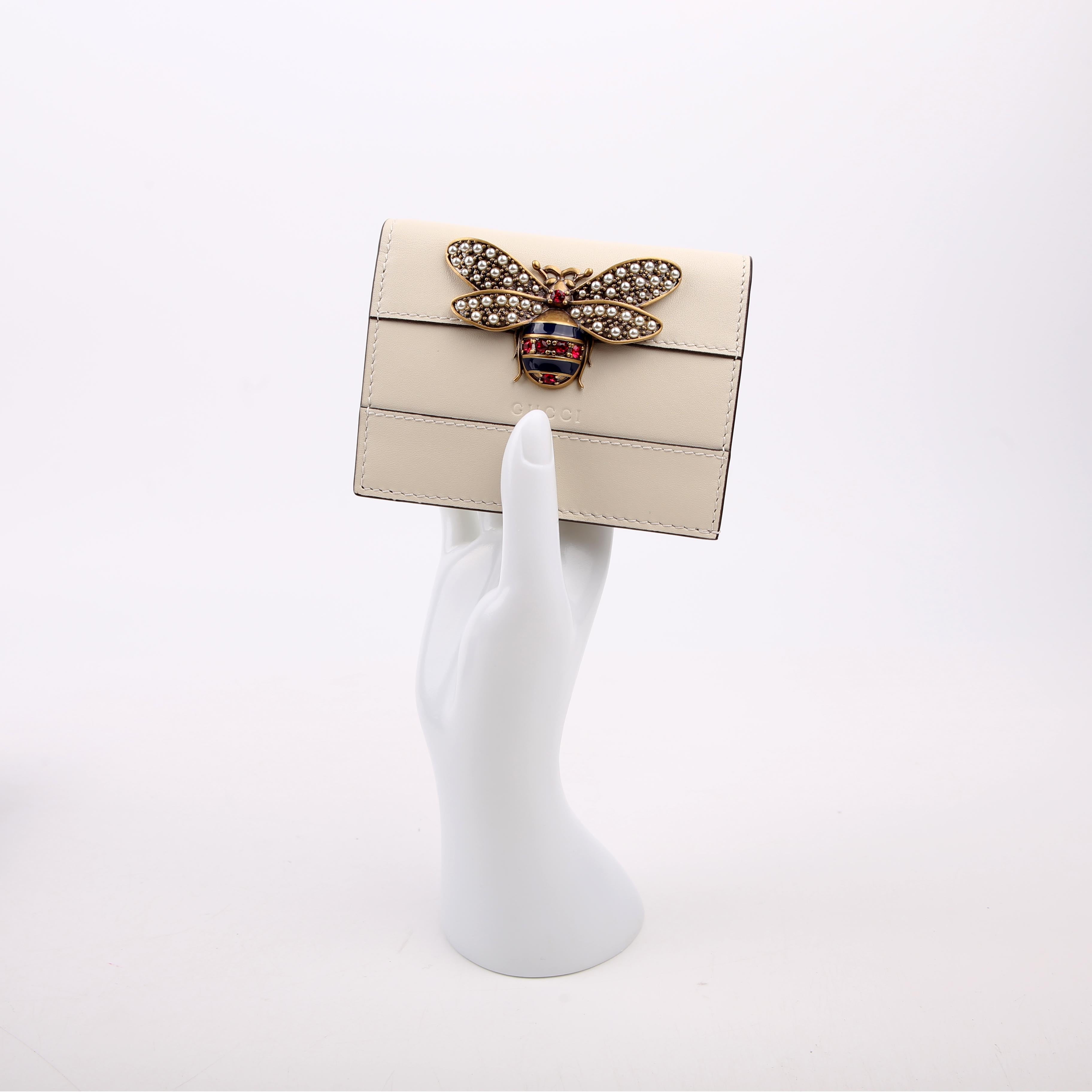 76072 Queen Margaret Card Case White