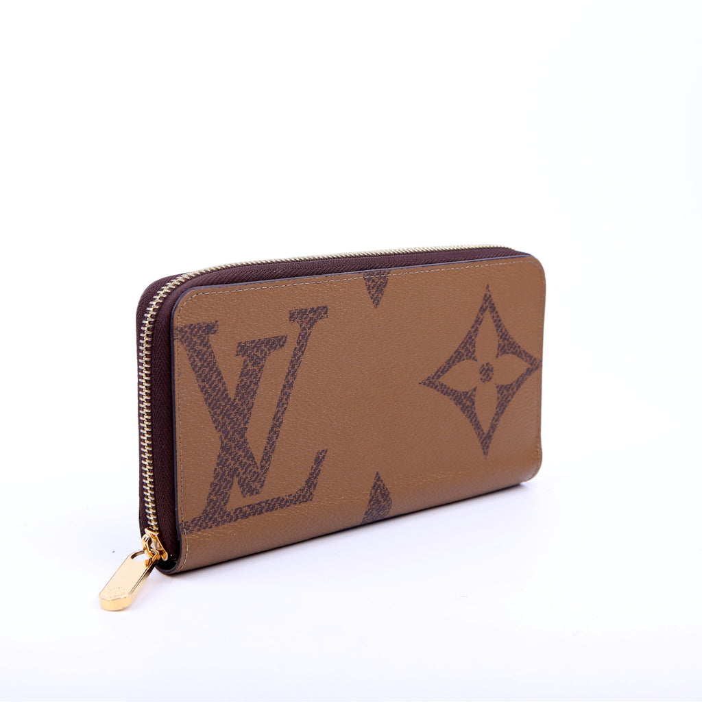 Zippy Wallet Giant Reverse Monogram