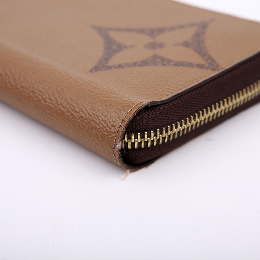 Zippy Wallet Giant Reverse Monogram