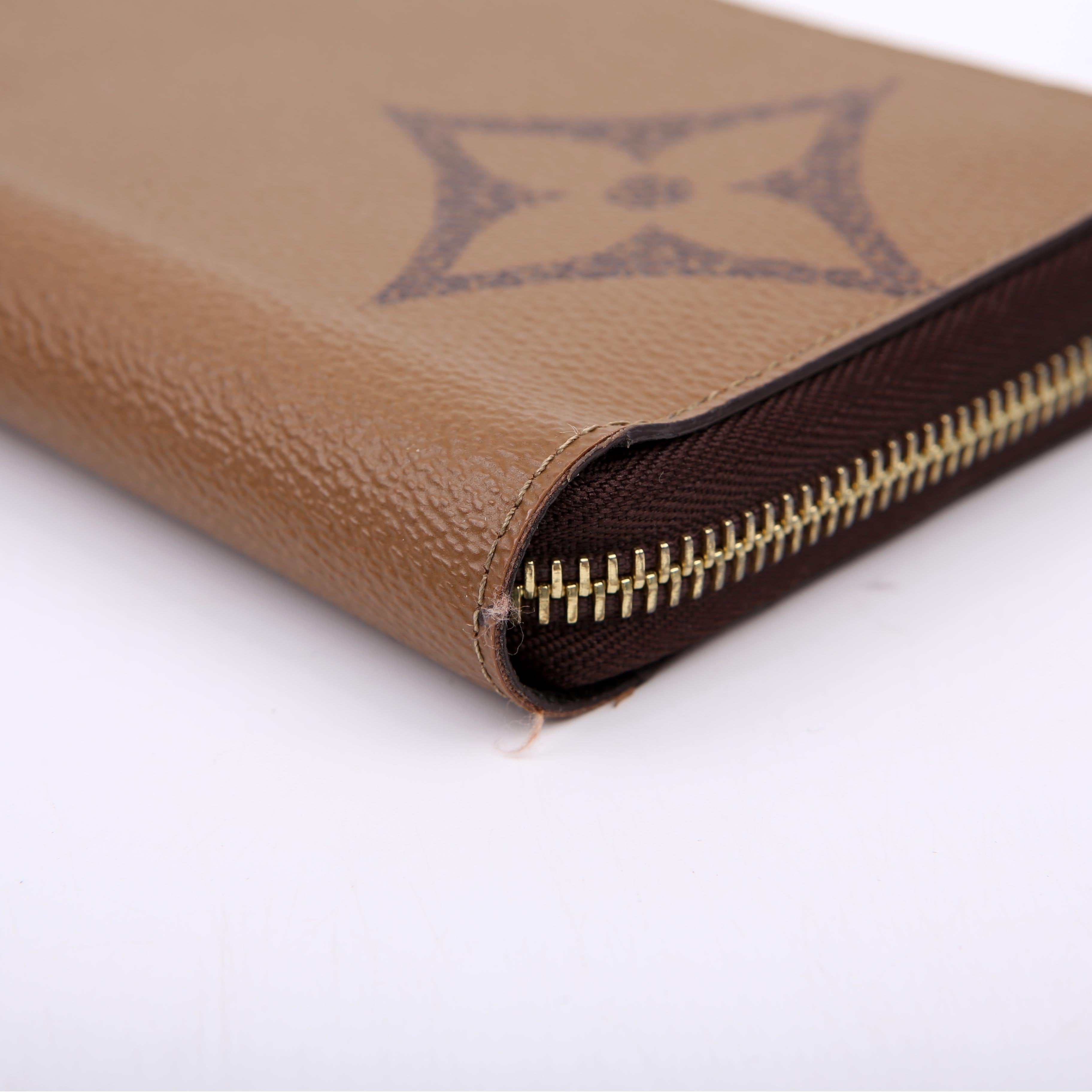 Zippy Wallet Giant Reverse Monogram