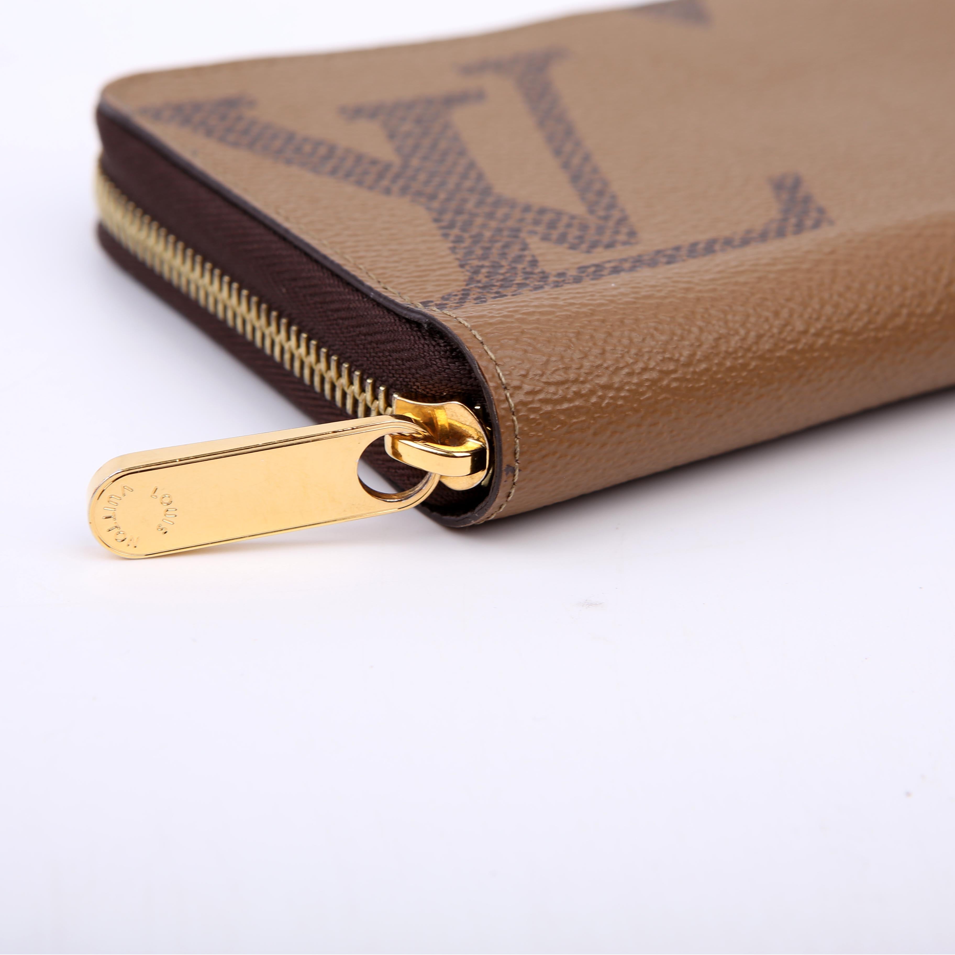 Zippy Wallet Giant Reverse Monogram