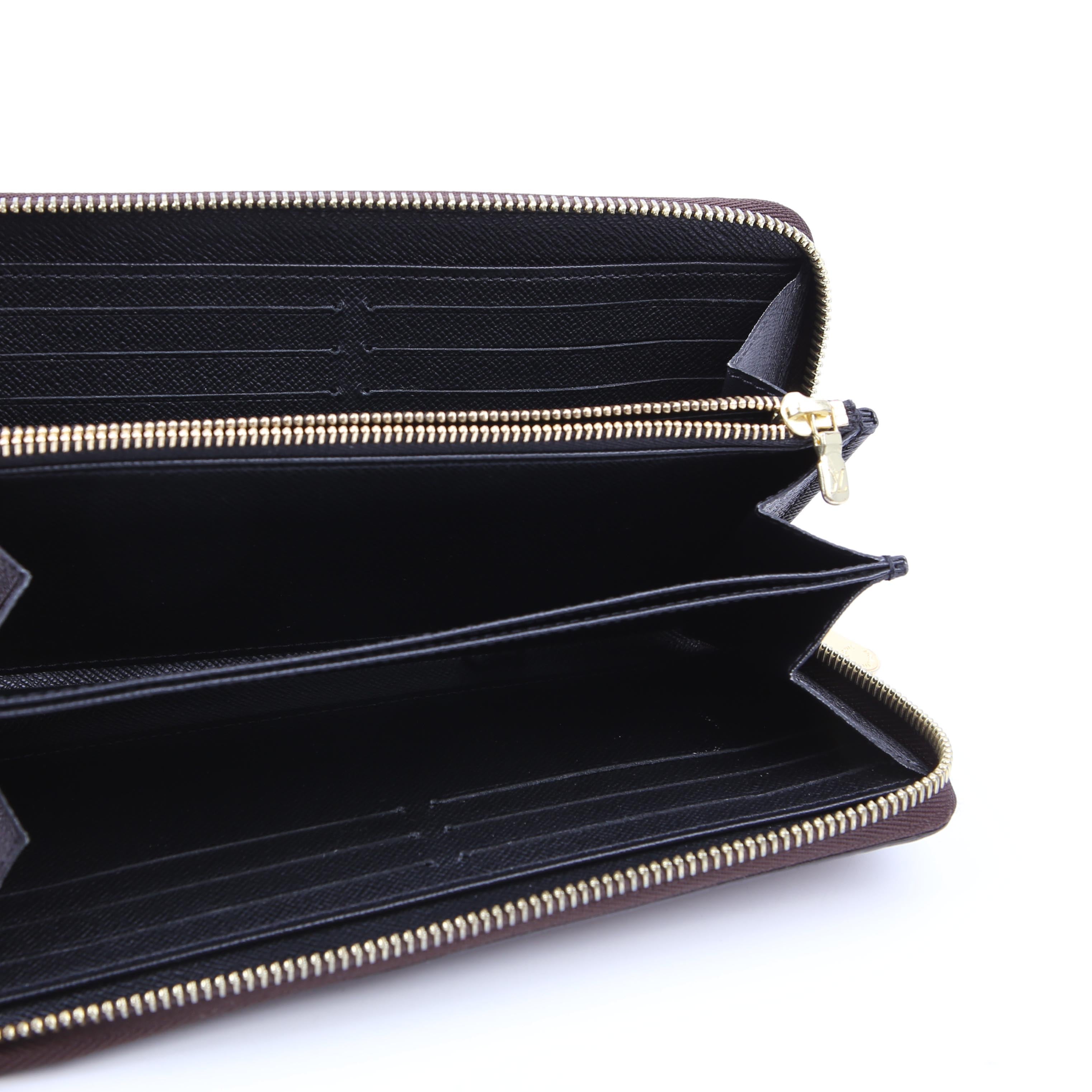 Zippy Wallet Giant Reverse Monogram
