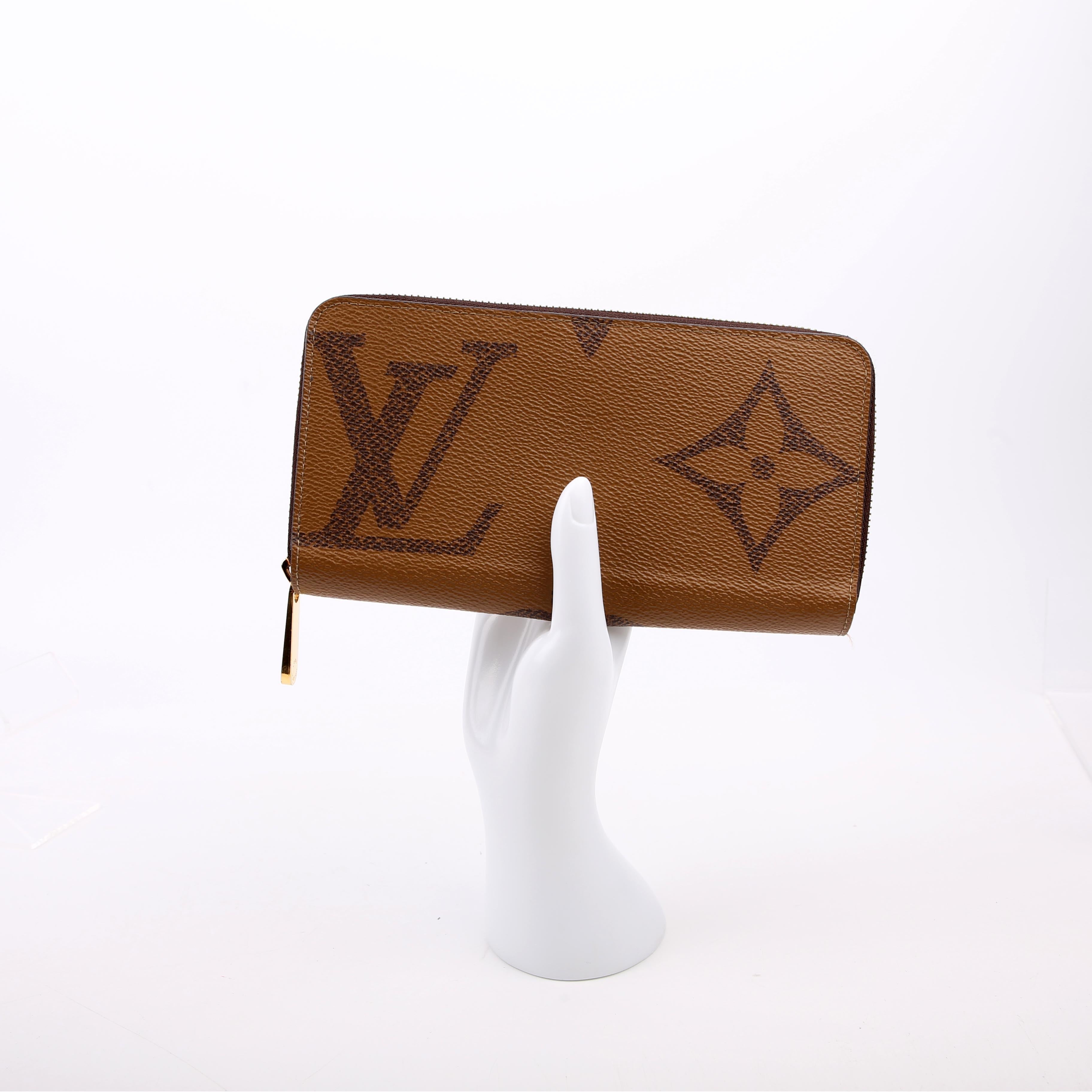 Zippy Wallet Giant Reverse Monogram