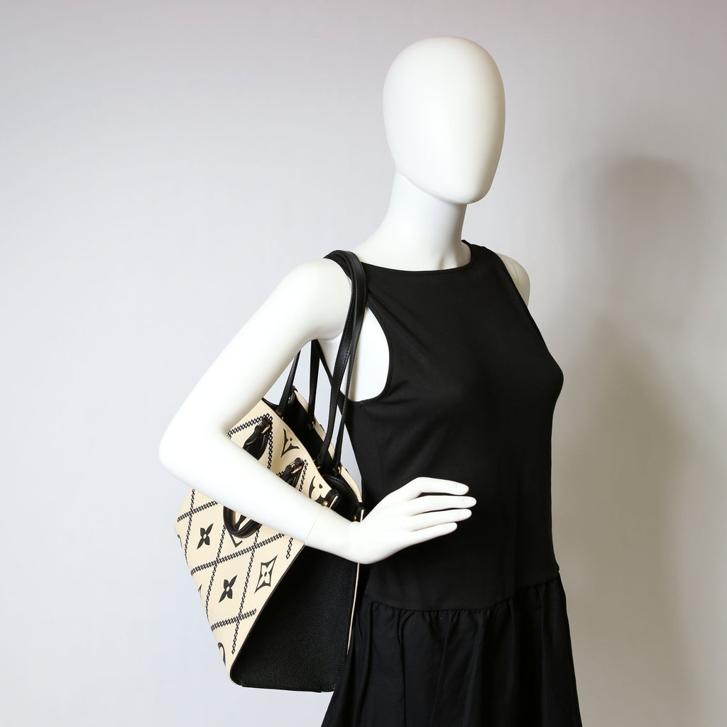 ONTHEGO MM Empreinte Broderies White/Black