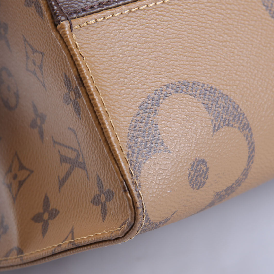 ONTHEGO MM Reverse Monogram