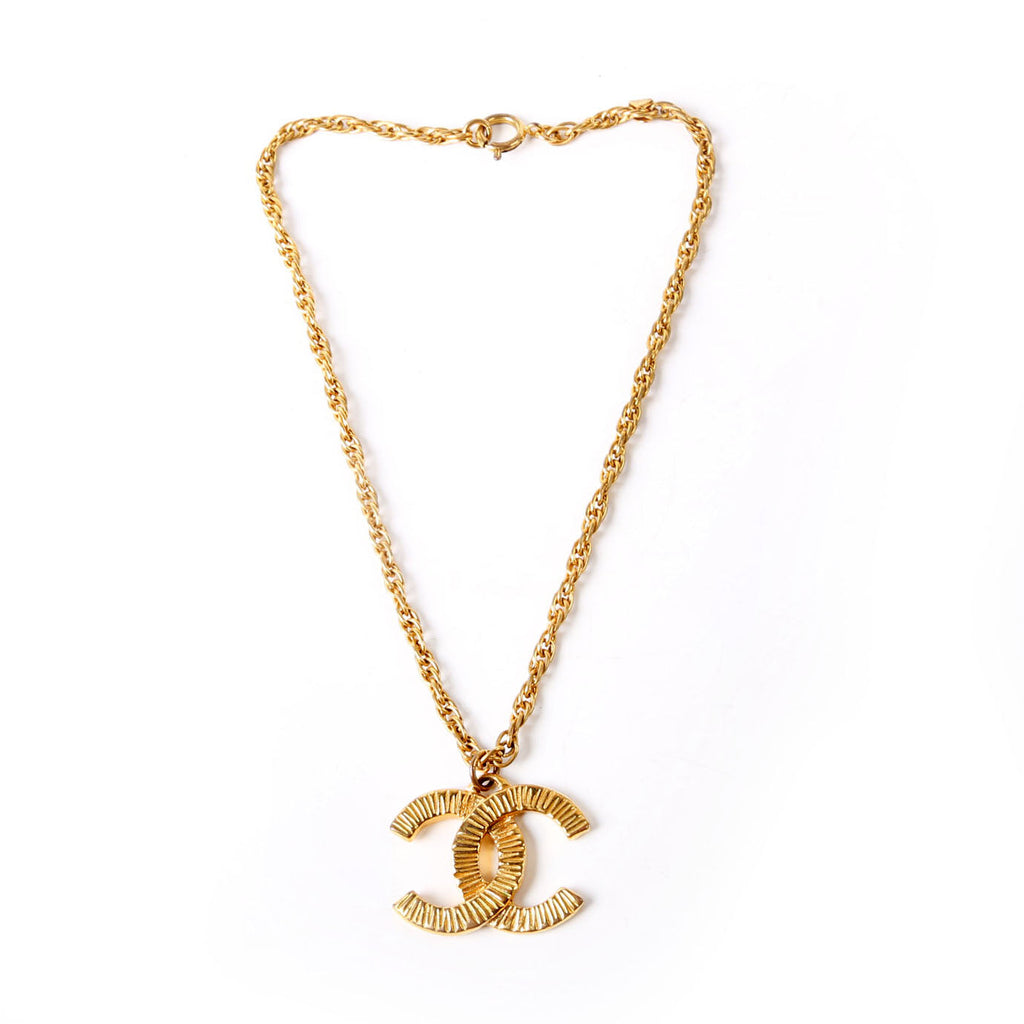 Ribbed CC Vintage Necklace Gold