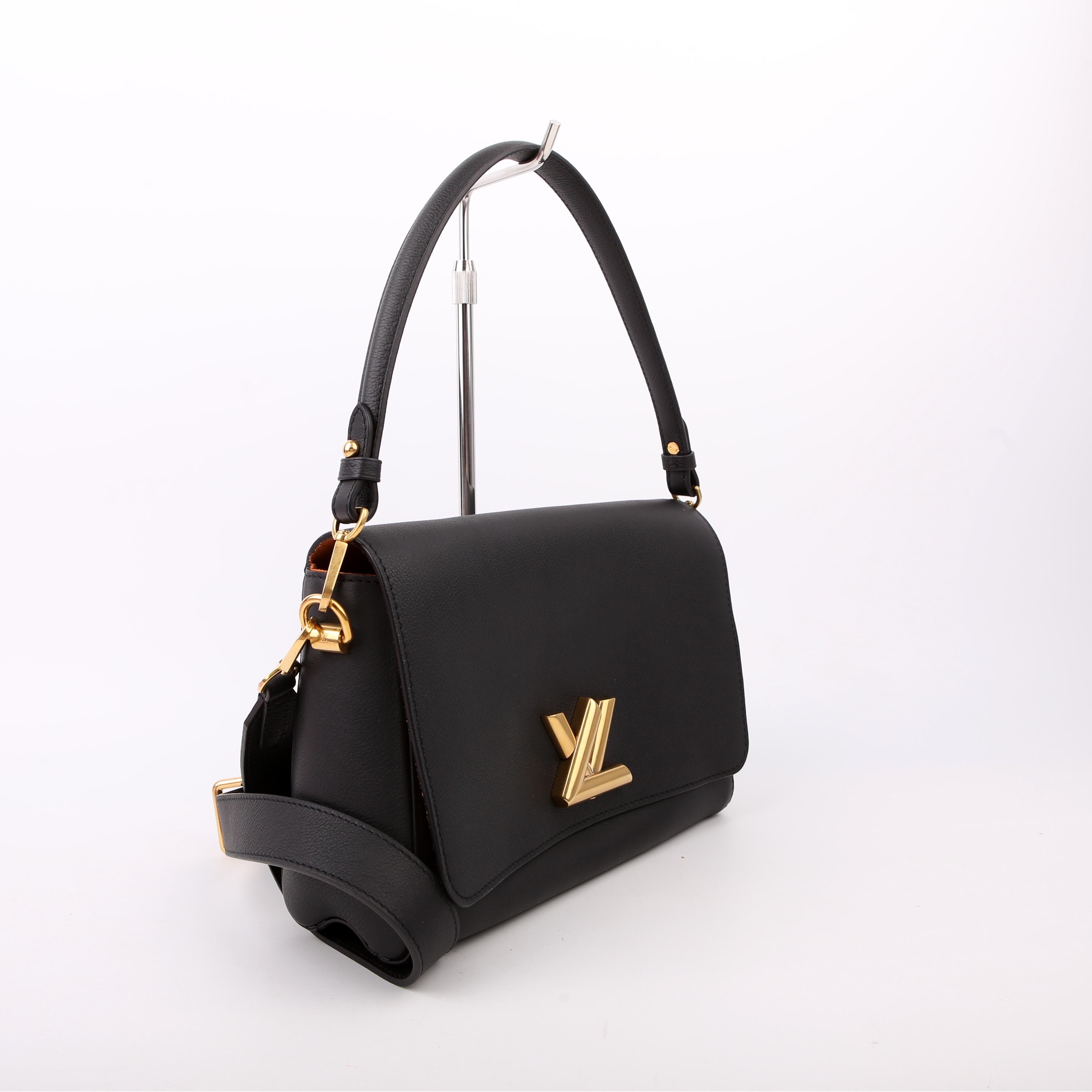 Soft Twist Shoulder Calfskin Black