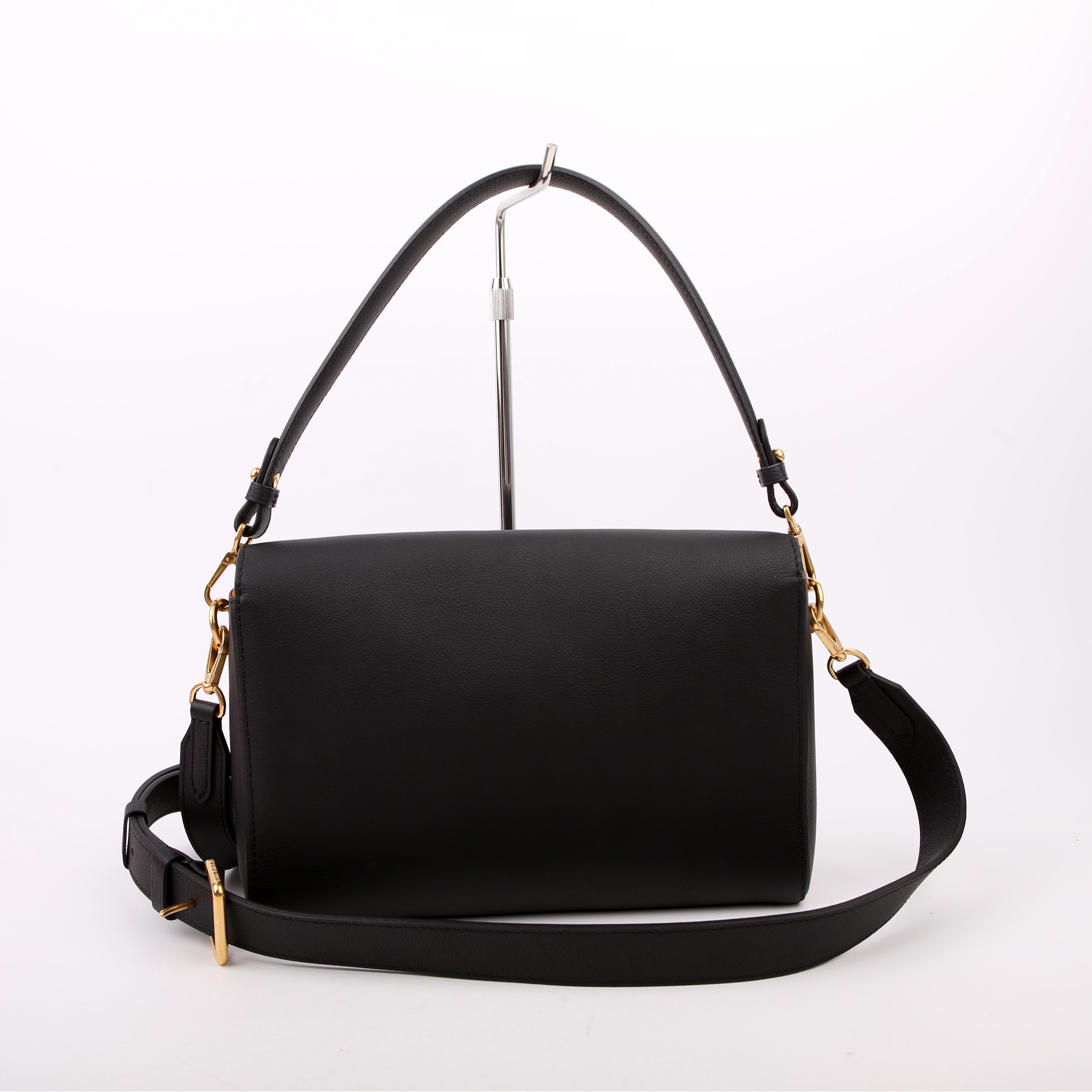 Soft Twist Shoulder Calfskin Black