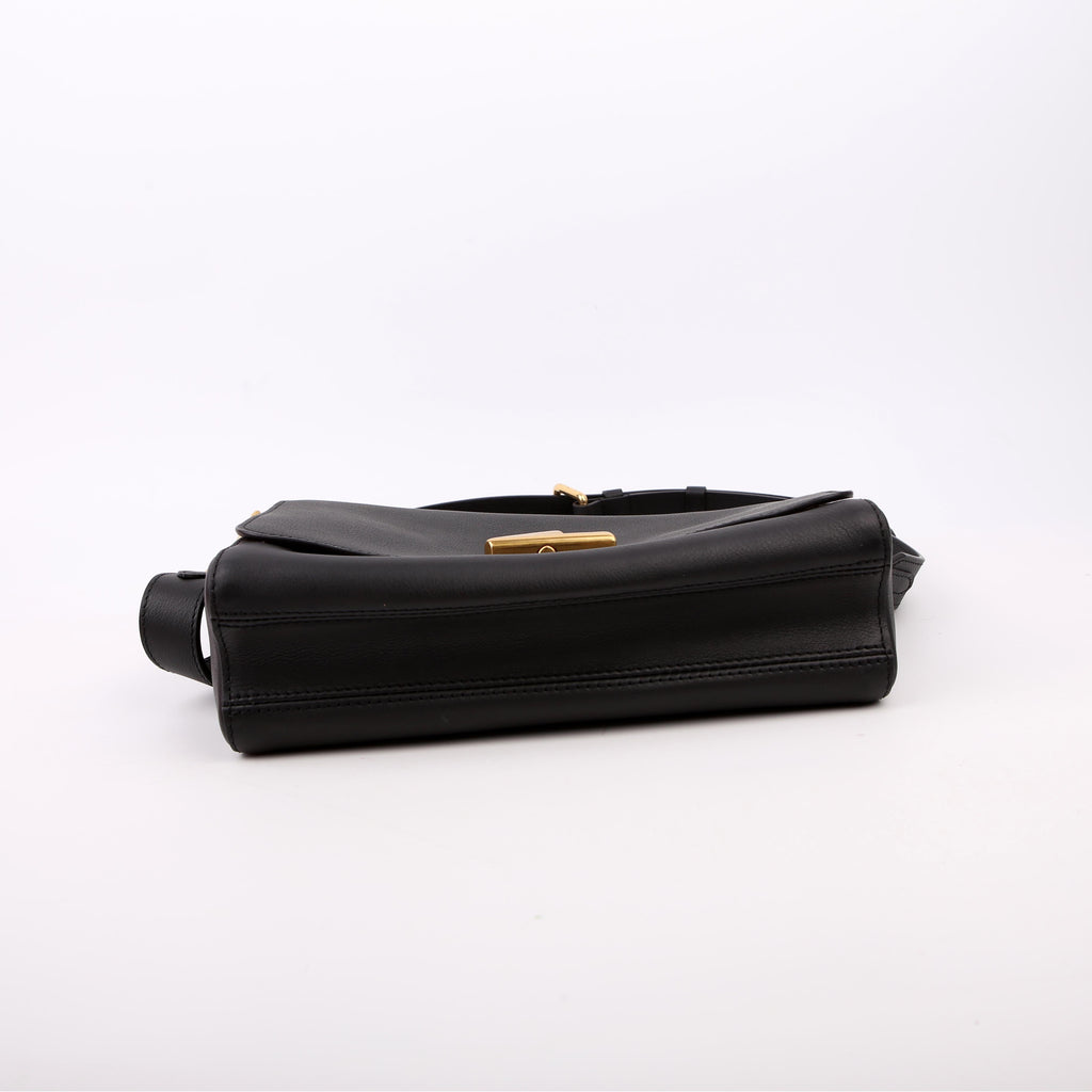 Soft Twist Shoulder Calfskin Black