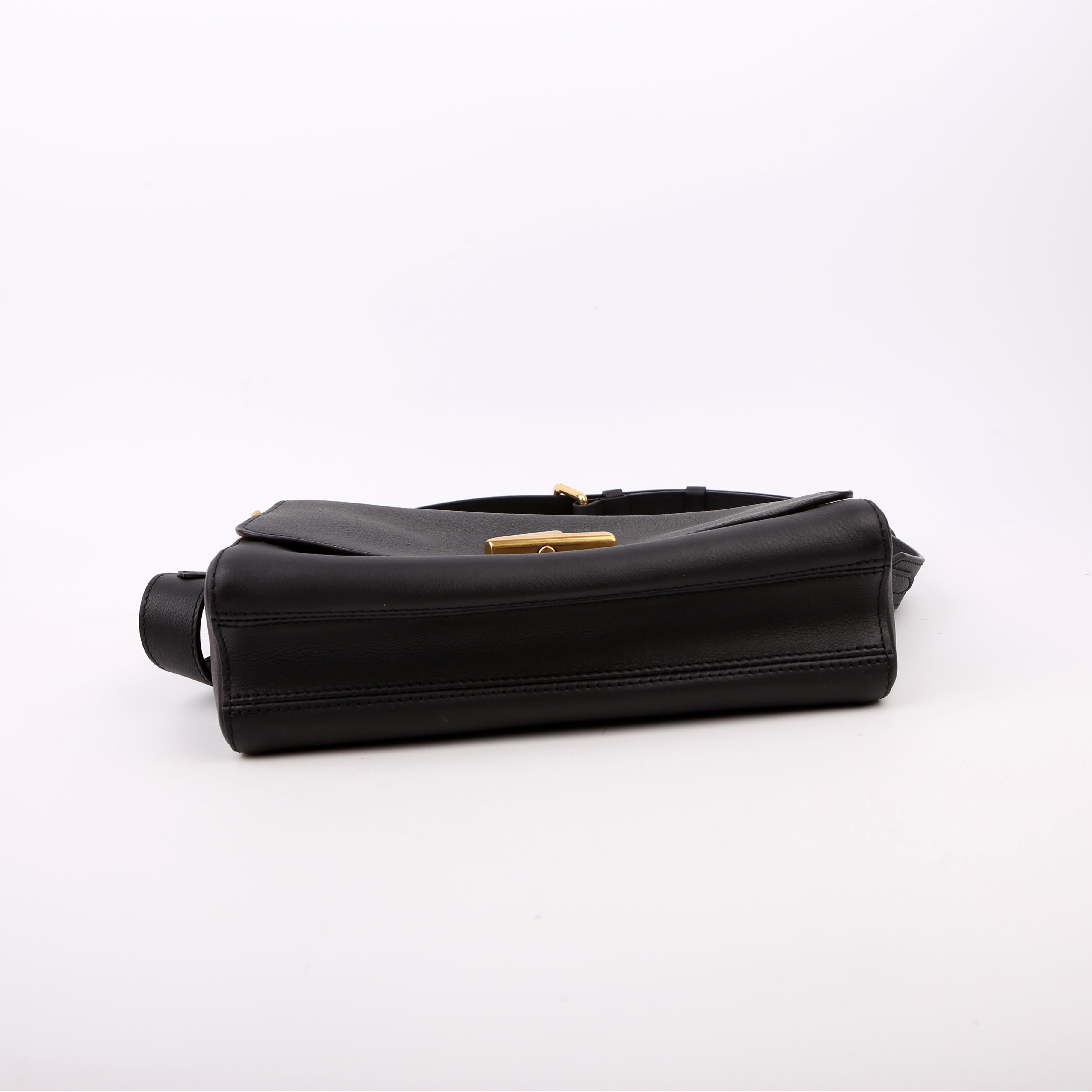 Soft Twist Shoulder Calfskin Black