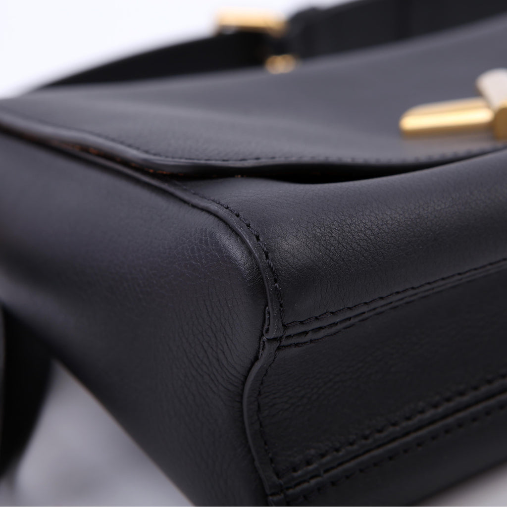 Soft Twist Shoulder Calfskin Black