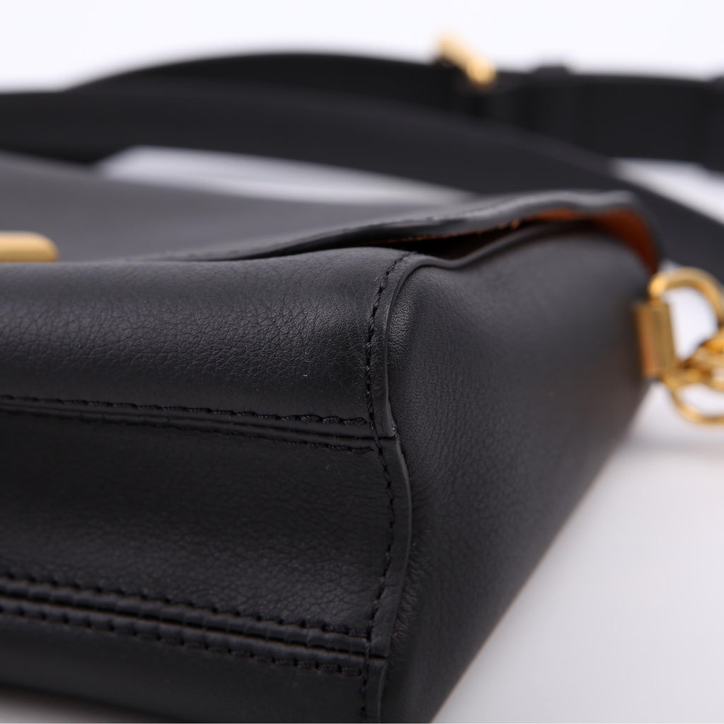 Soft Twist Shoulder Calfskin Black
