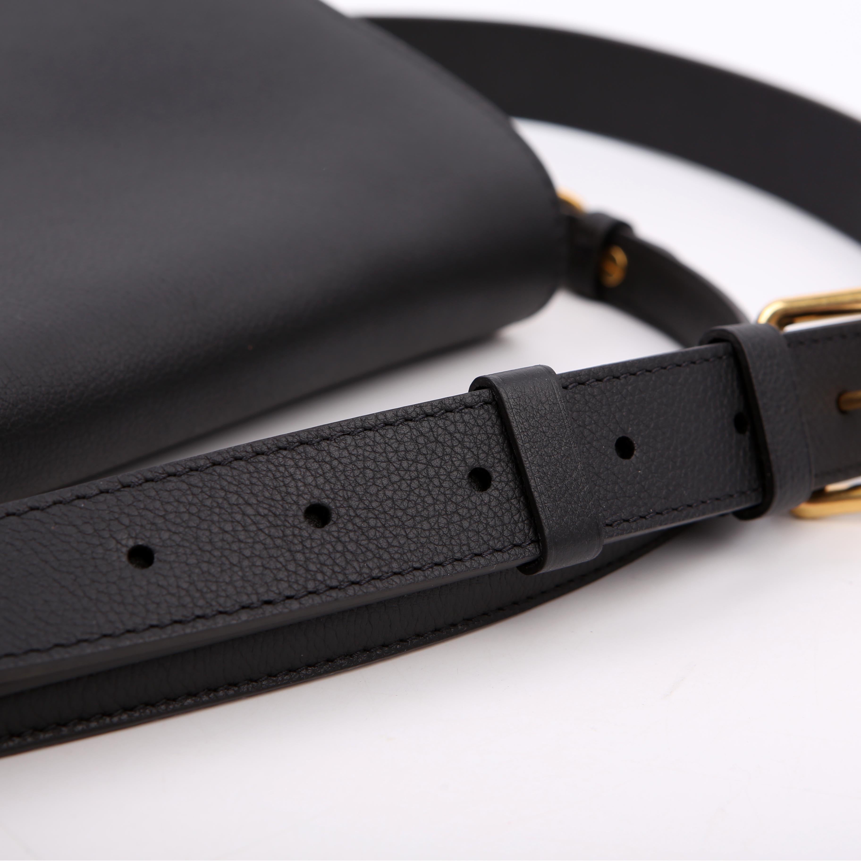 Soft Twist Shoulder Calfskin Black
