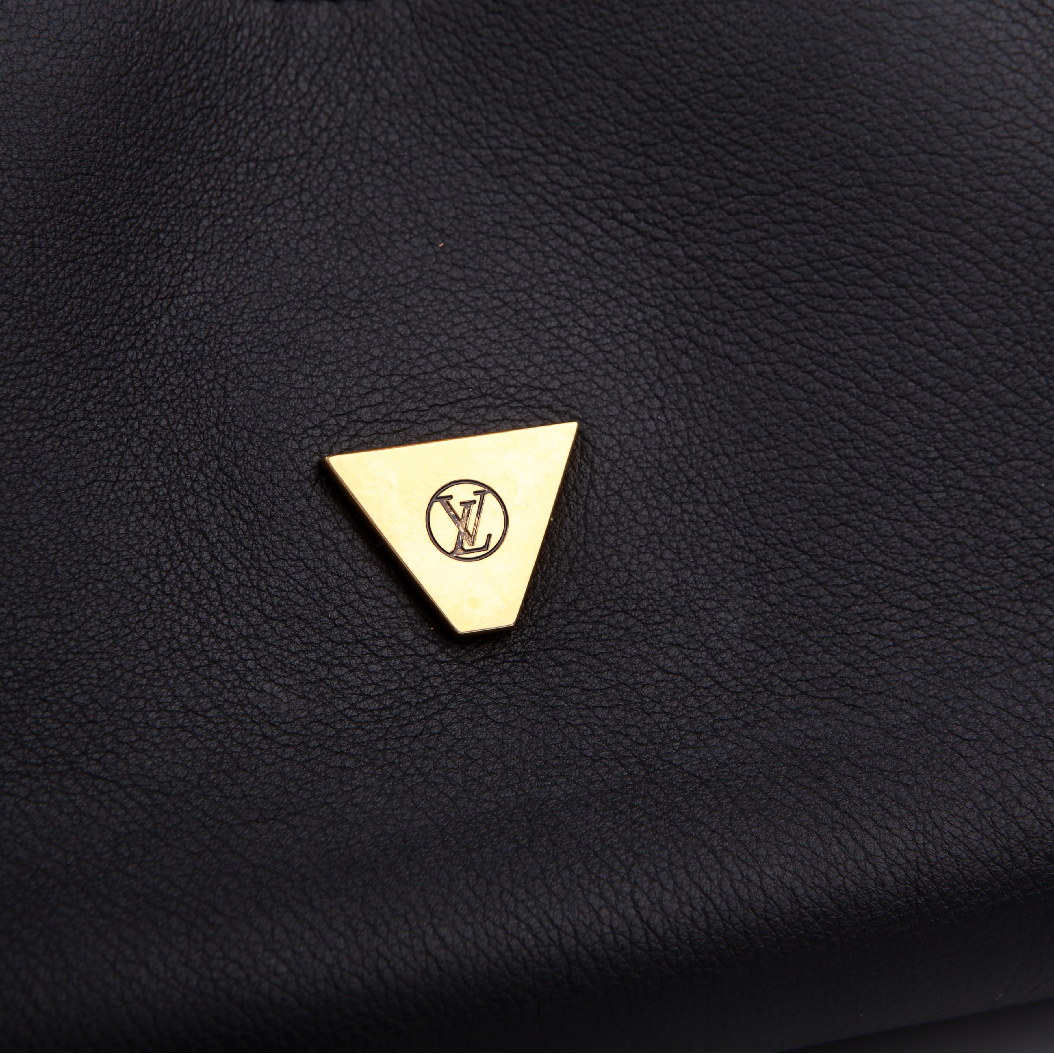 Soft Twist Shoulder Calfskin Black