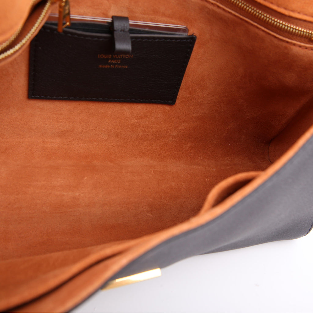 Soft Twist Shoulder Calfskin Black