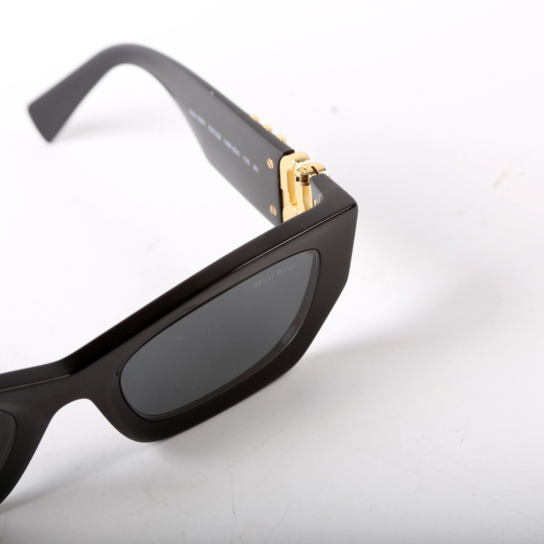 SMU09W Miu Glimpse Sunglasses Black/Gold