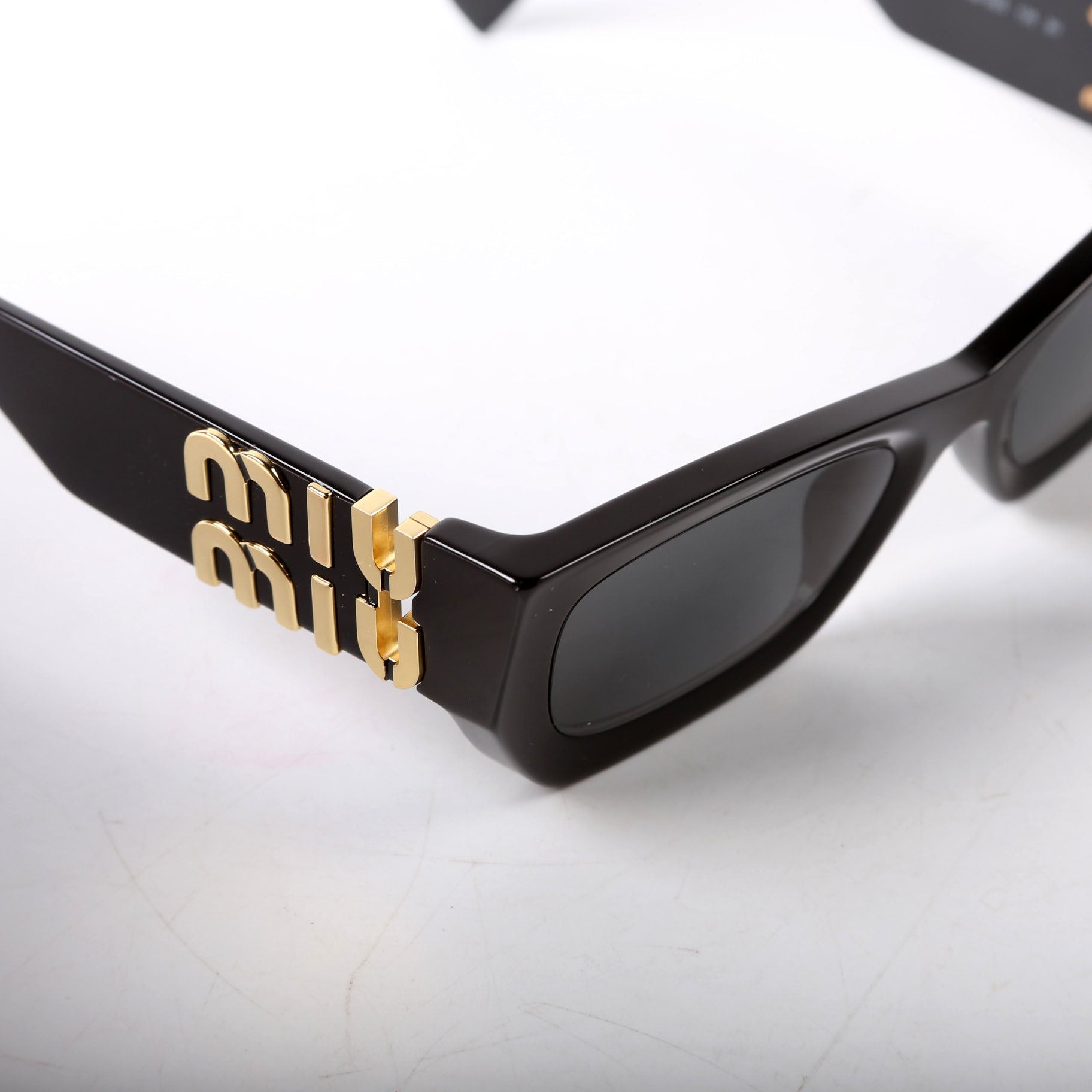 SMU09W Miu Glimpse Sunglasses Black/Gold
