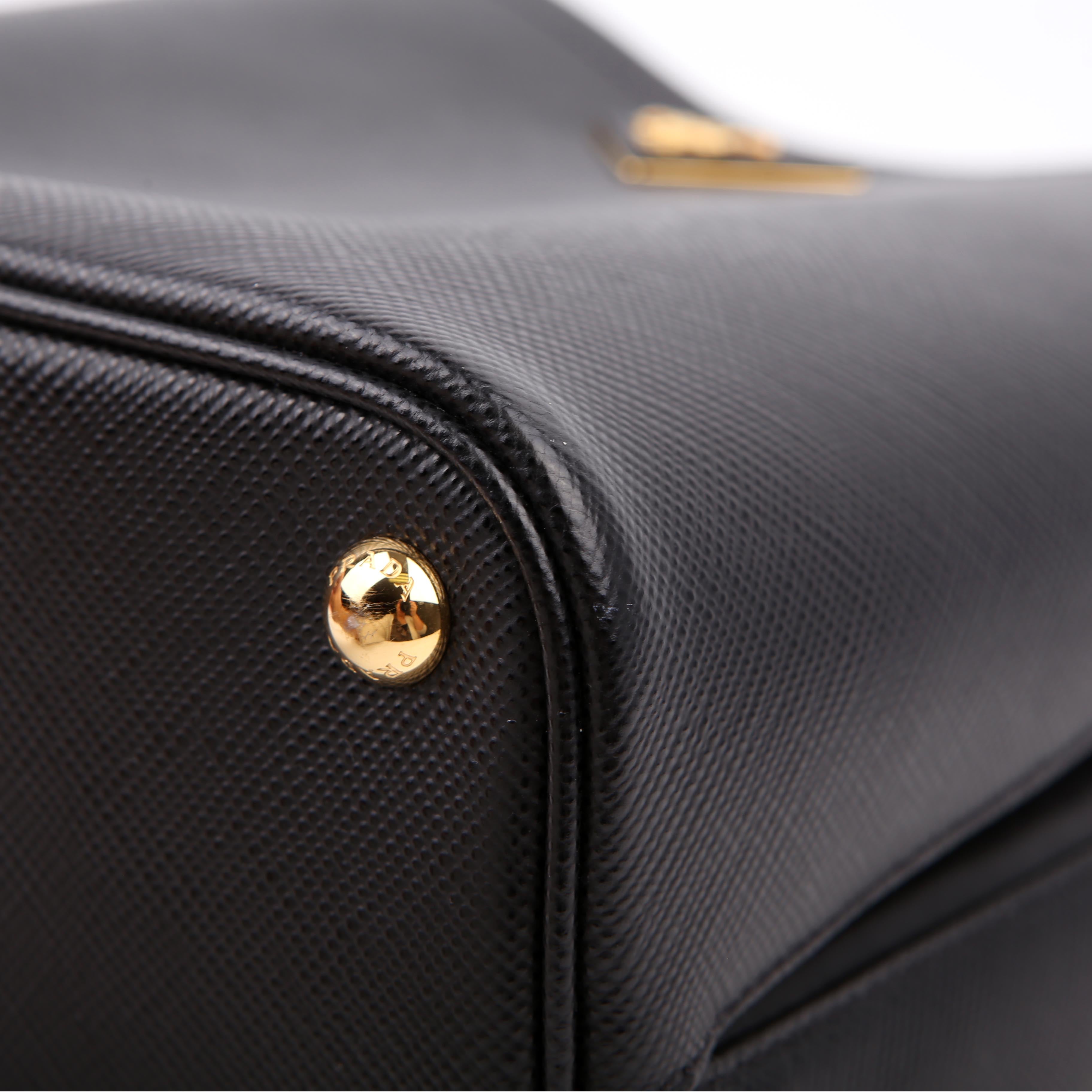 Saffiano Cuir Medium Panier Bag Black