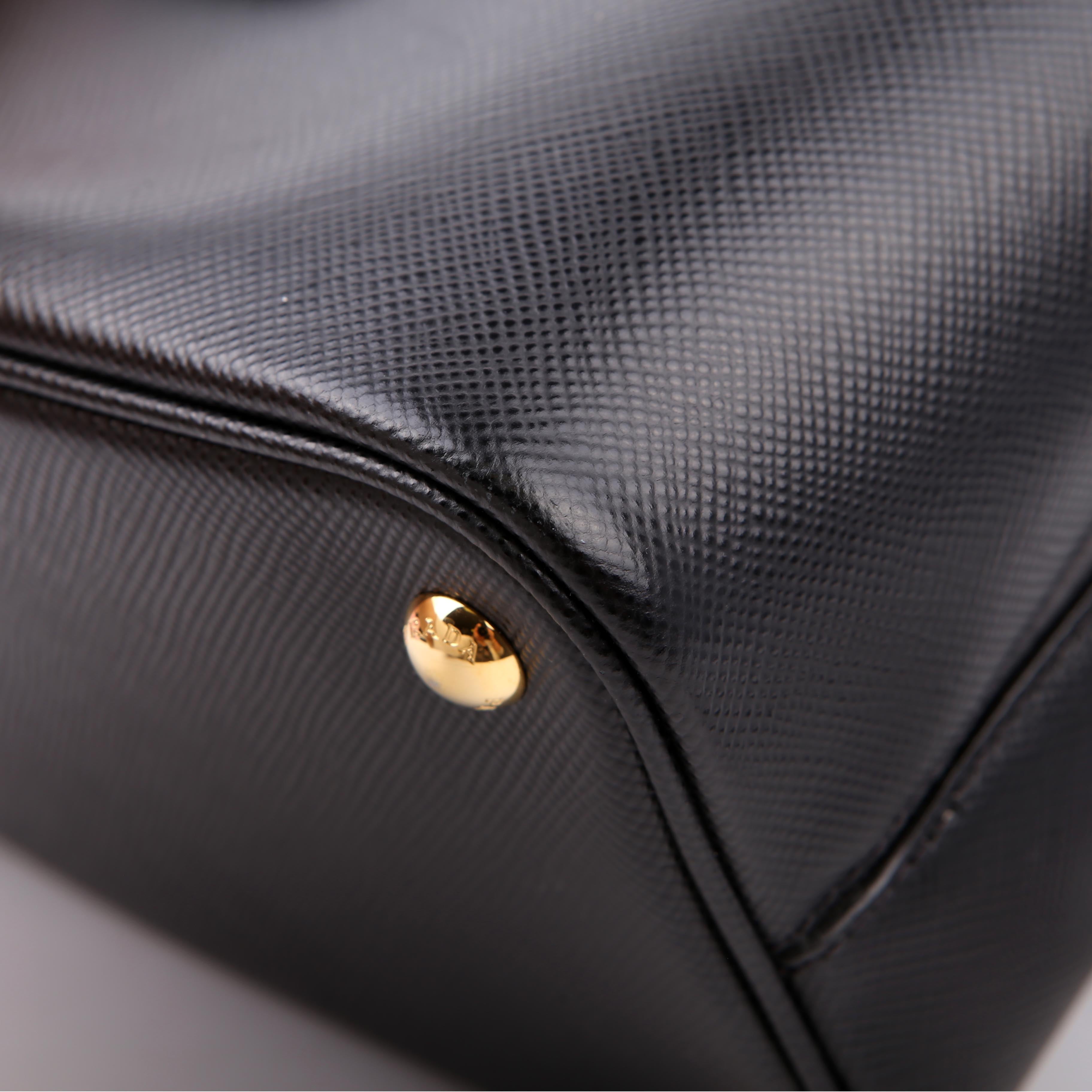 Saffiano Cuir Medium Panier Bag Black
