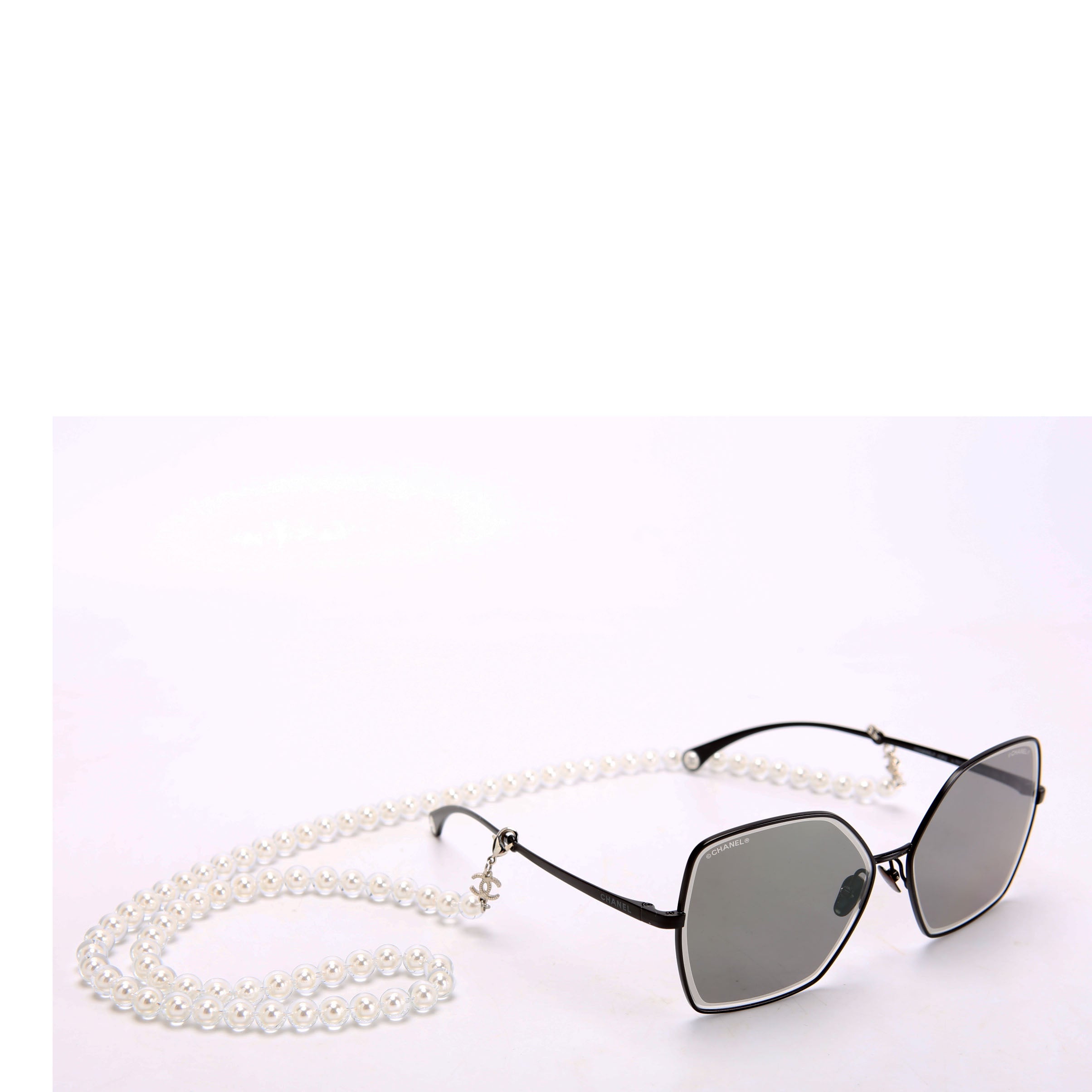 4262 Butterfly With Pearl Chain Sunglasses Black