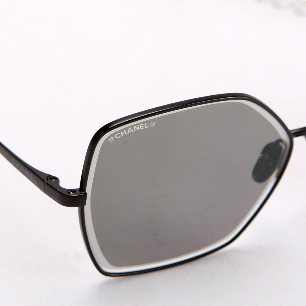4262 Butterfly With Pearl Chain Sunglasses Black