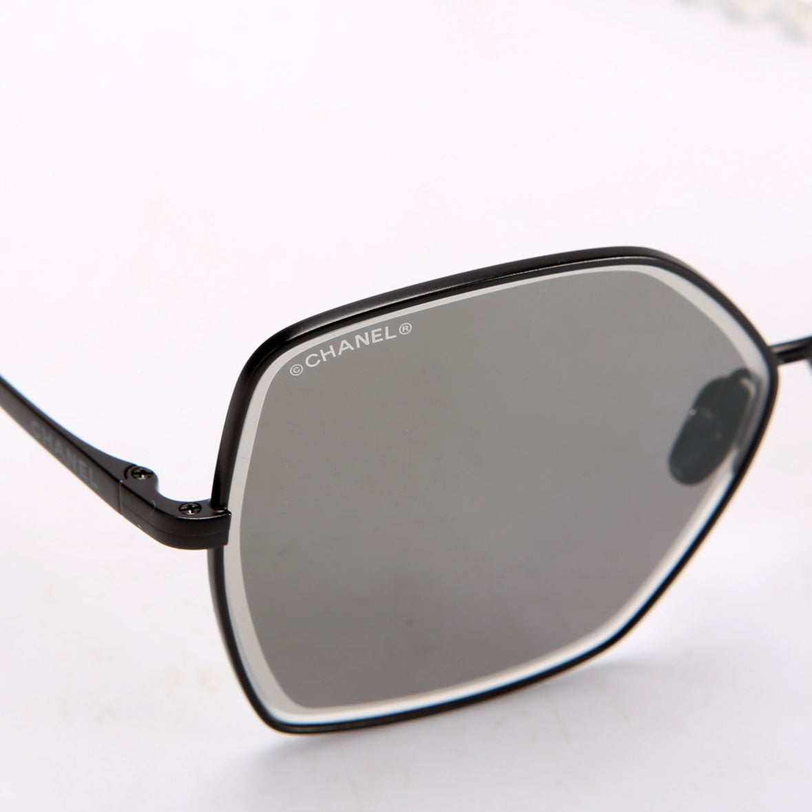 4262 Butterfly With Pearl Chain Sunglasses Black