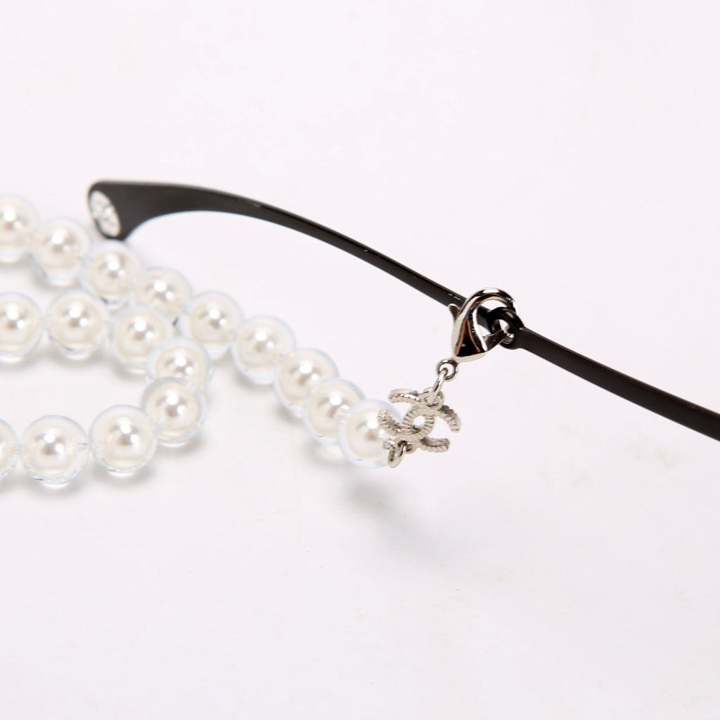 4262 Butterfly With Pearl Chain Sunglasses Black