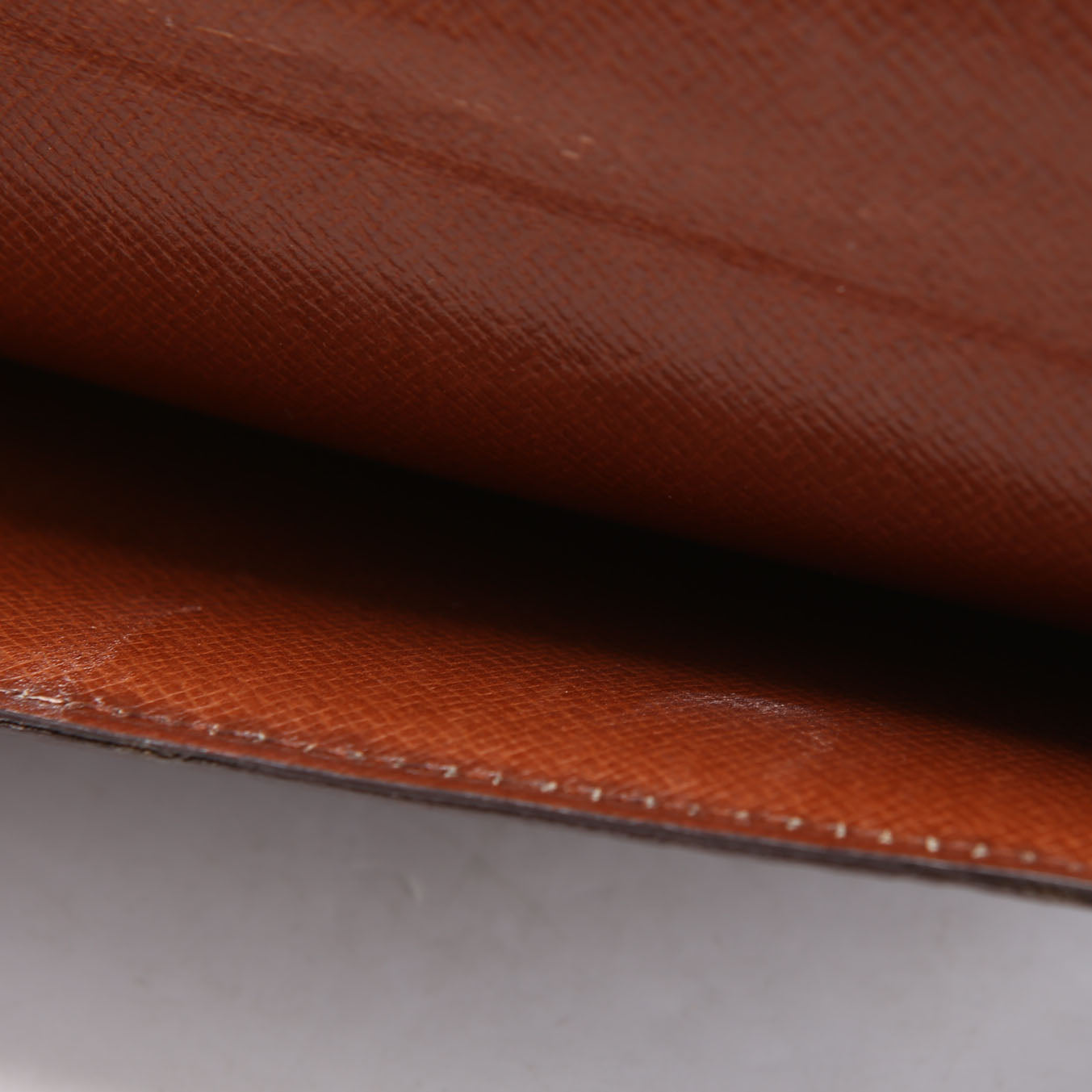 Porte Yen Long Monogram