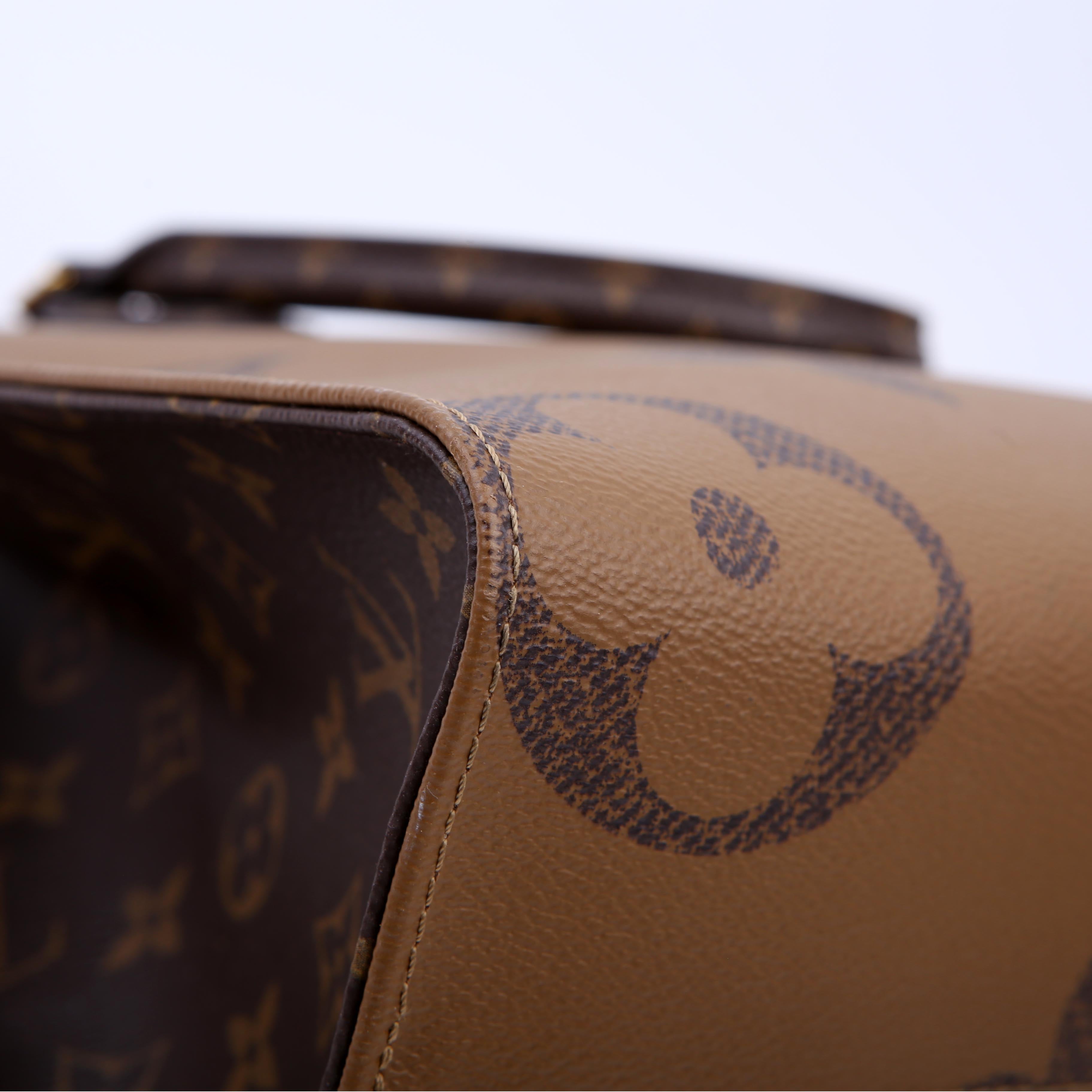 ONTHEGO MM Reverse Monogram