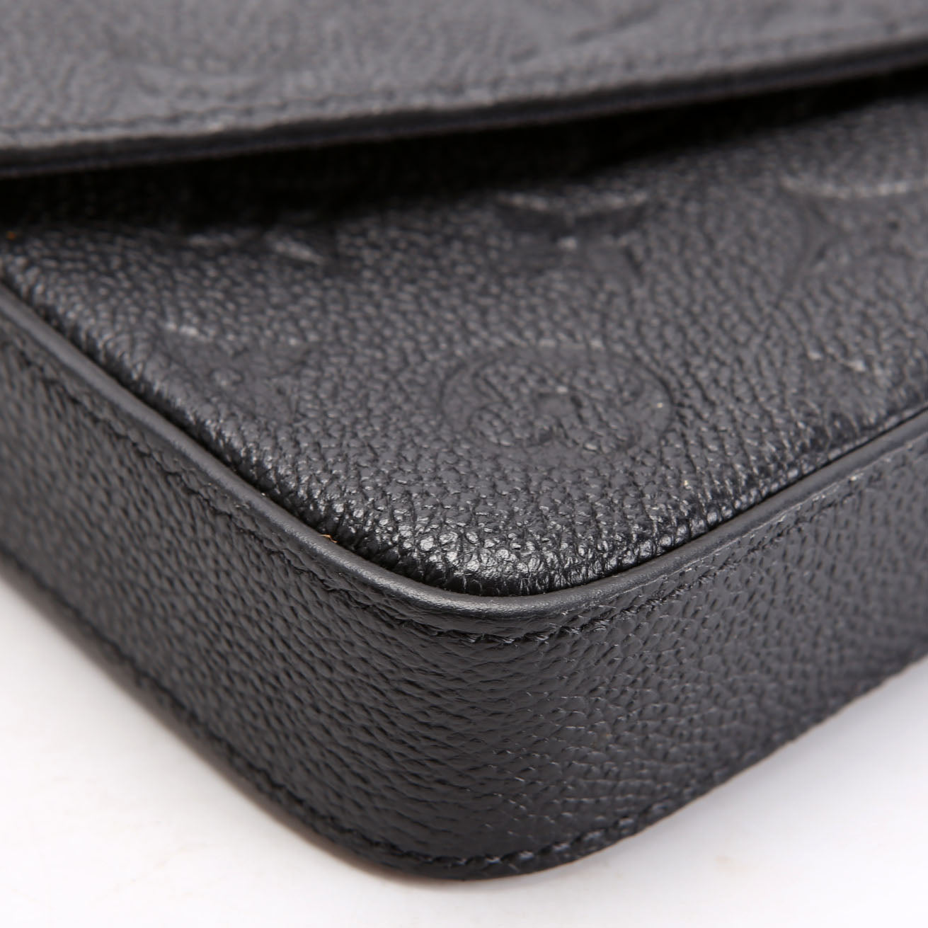 Pochette Felicie Empreinte Black/Gold