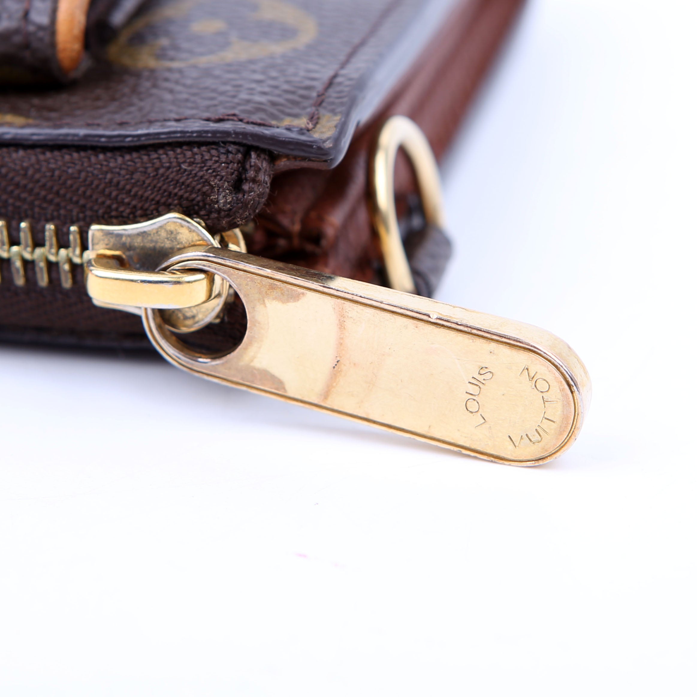 Astrid Wallet Monogram