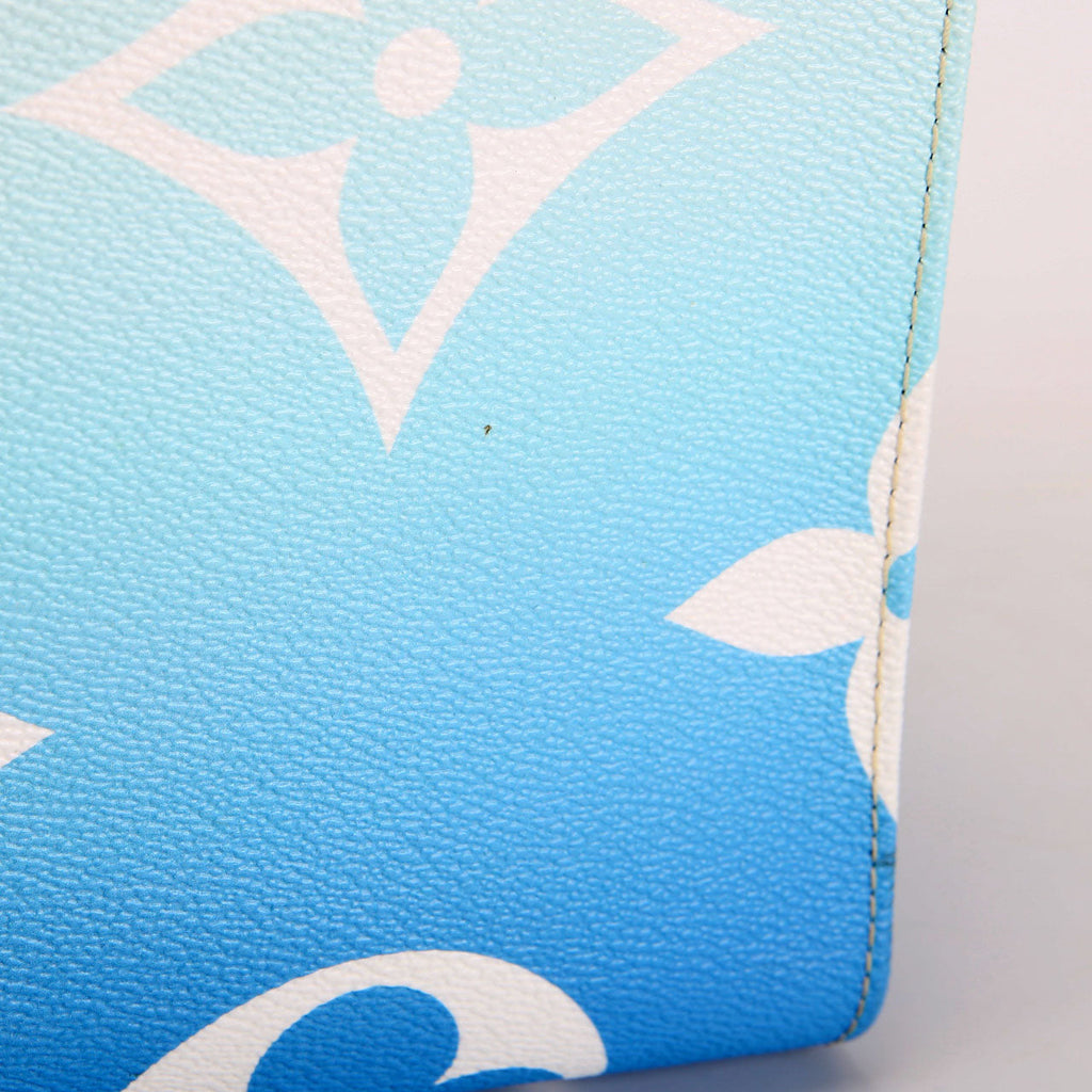 ONTHEGO GM By the pool Blue