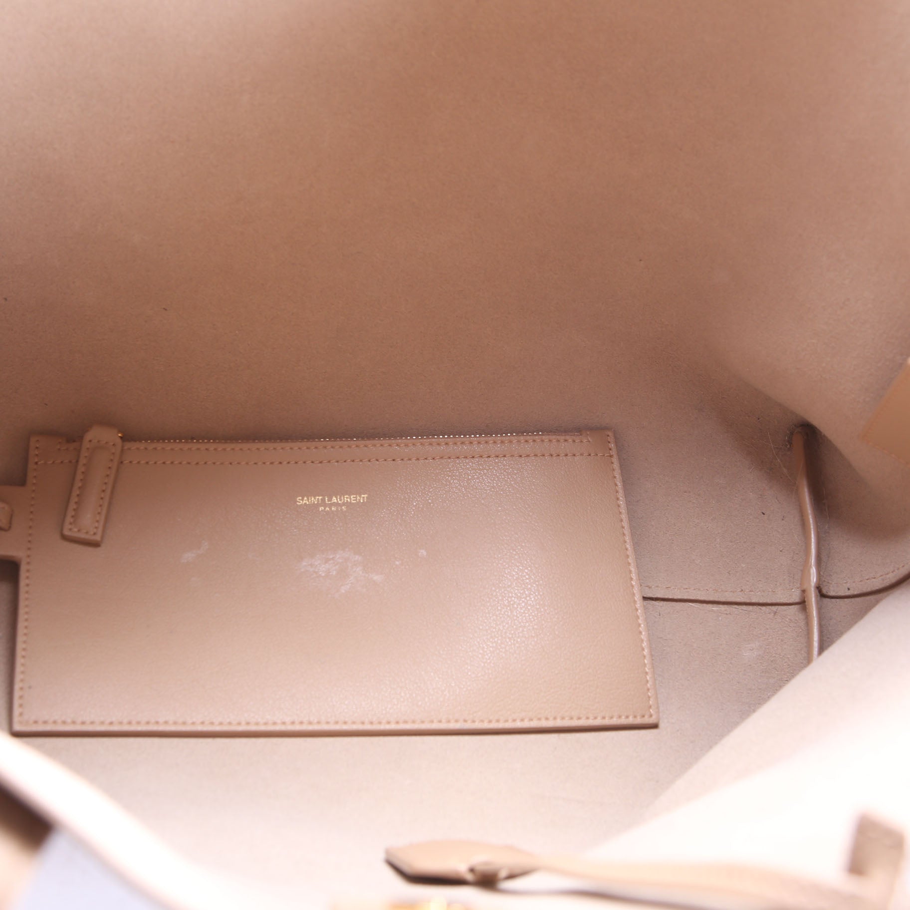 Shopping Bag East/West Supple Leather 600281 Beige