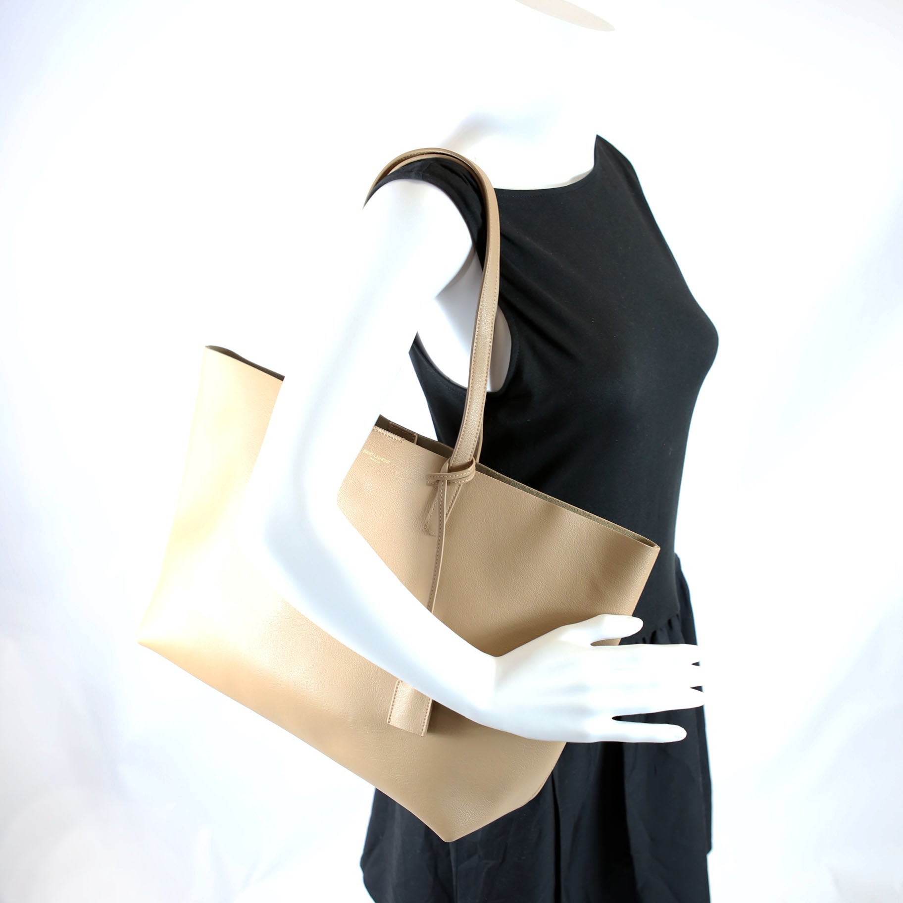 Shopping Bag East/West Supple Leather 600281 Beige