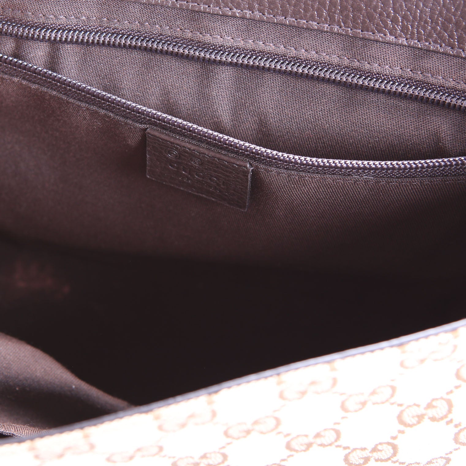 449172 GG Canvas Messenger