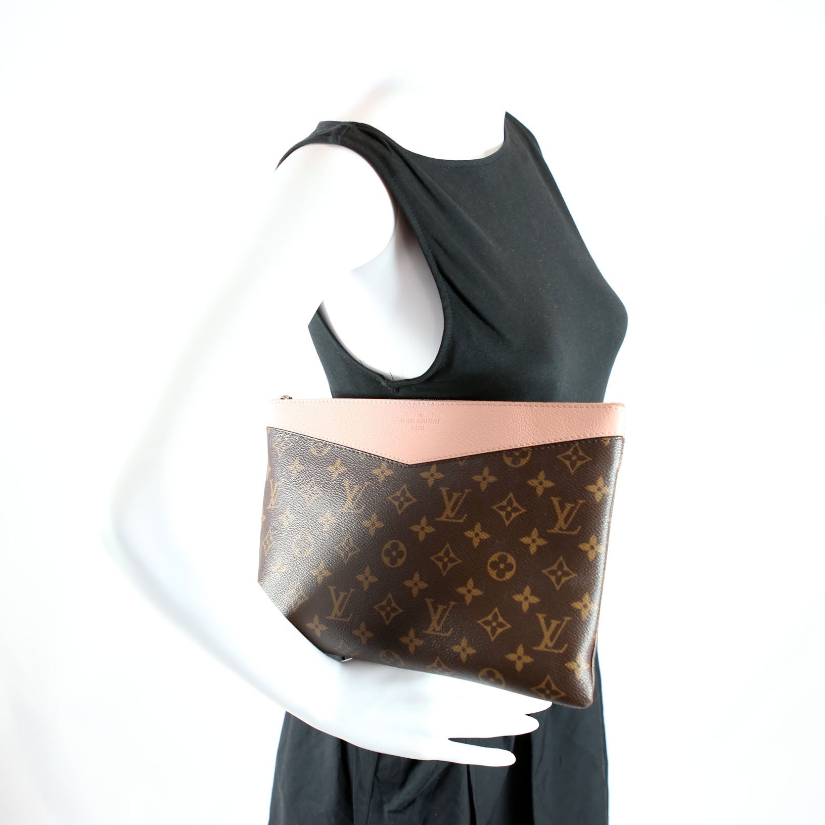 Daily Pouch Monogram Pink