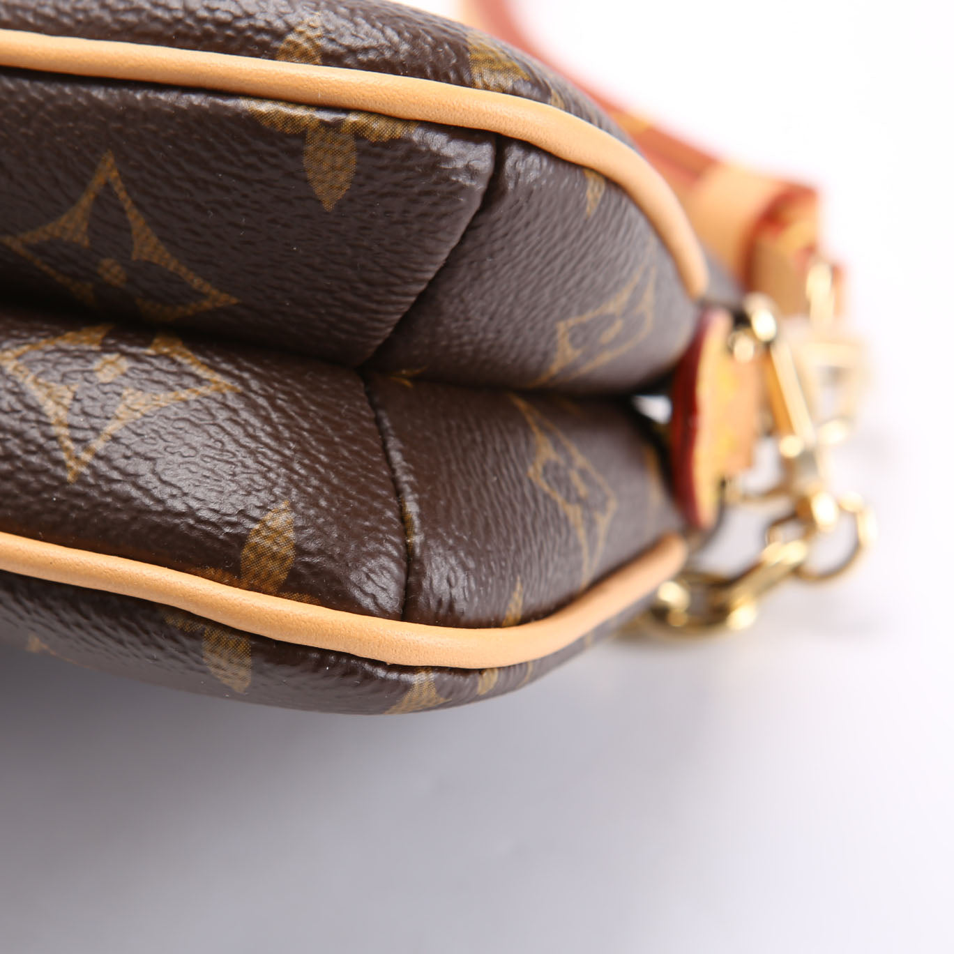 Pochette Liv Monogram