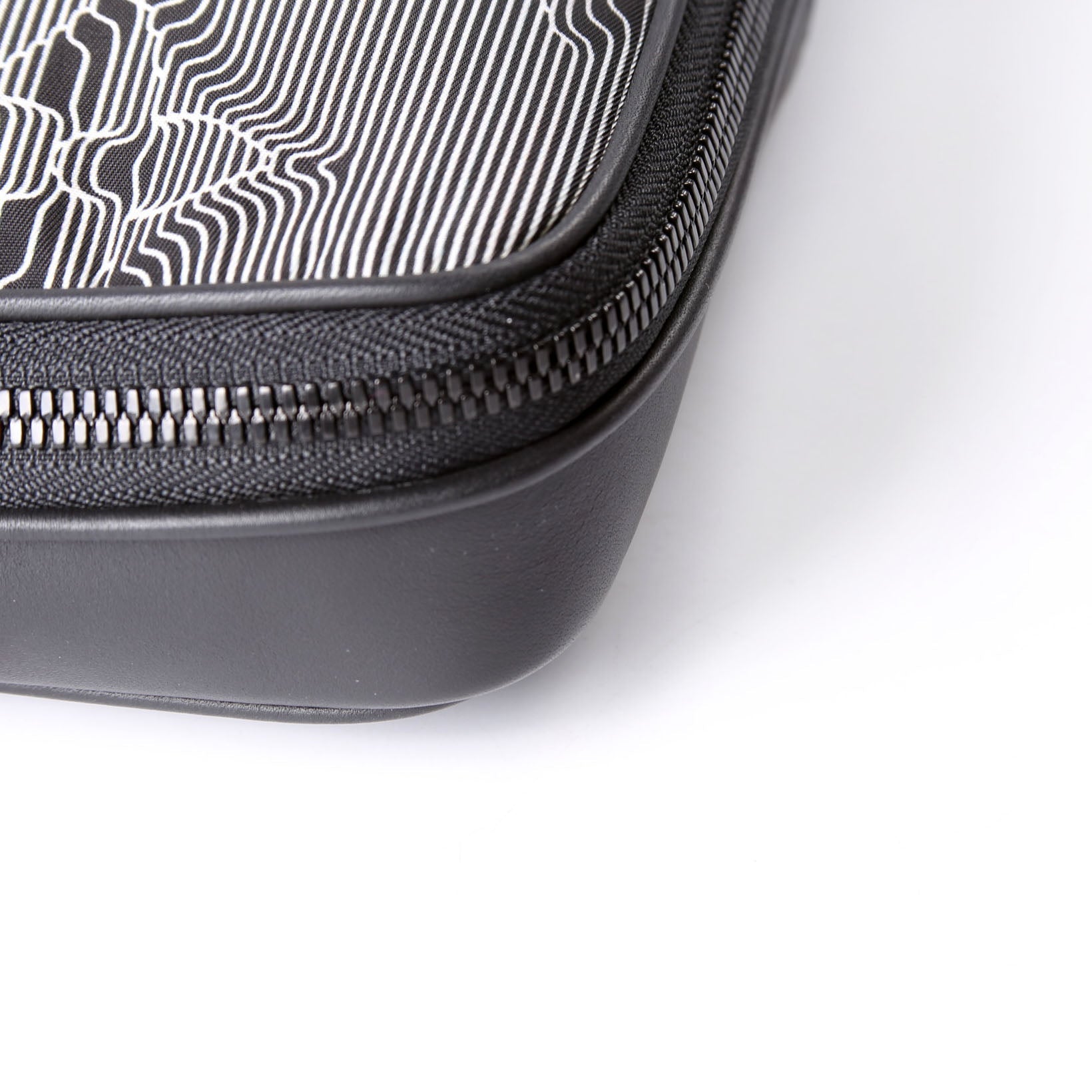 Expandable Messenger Capsule 2054 Calfskin Black/White