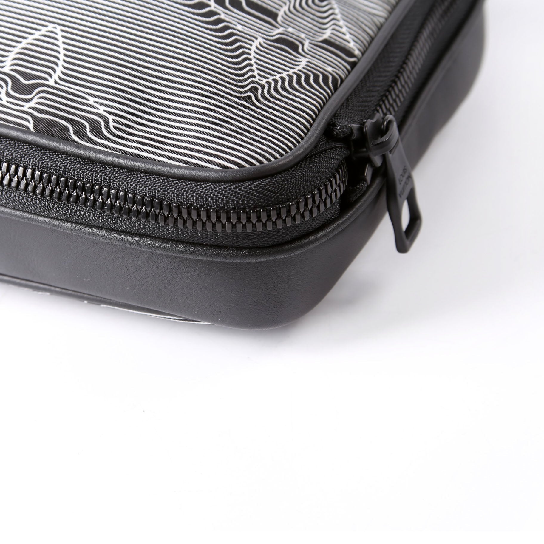 Expandable Messenger Capsule 2054 Calfskin Black/White