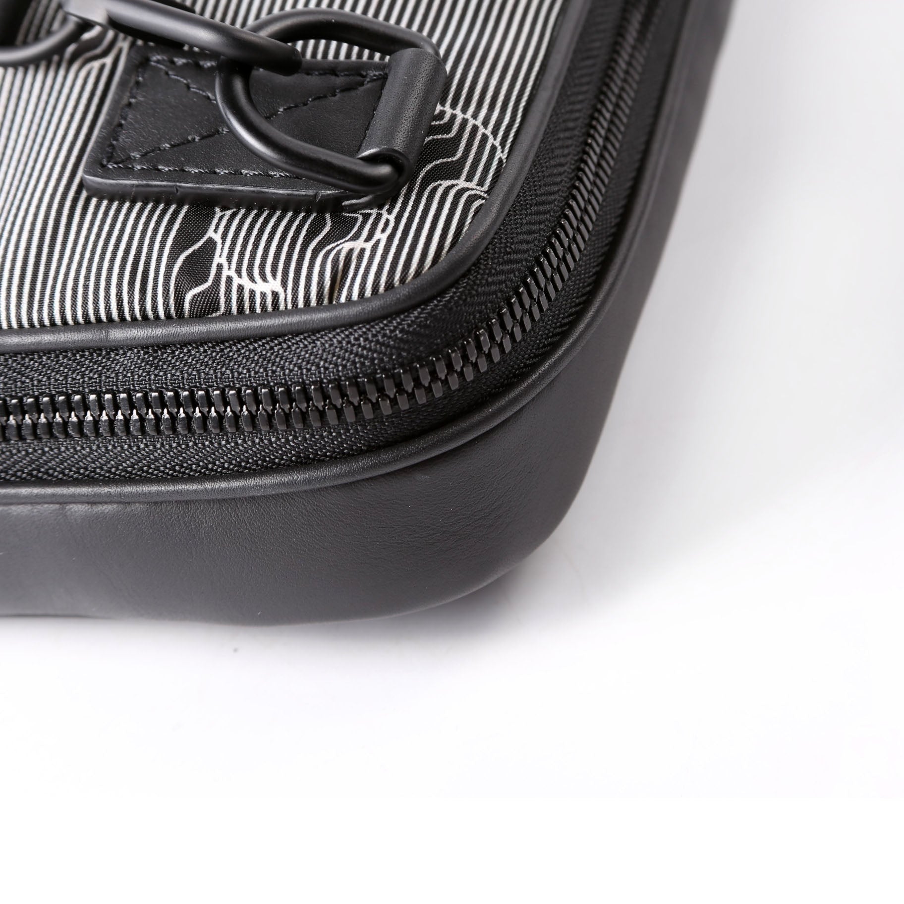 Expandable Messenger Capsule 2054 Calfskin Black/White