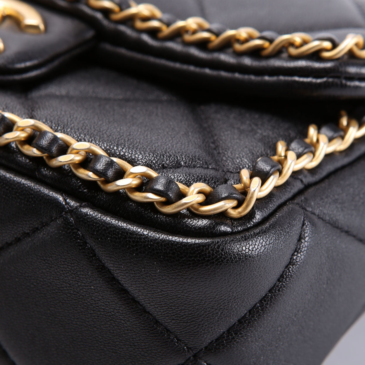 Chain Me Flap Small Lambskin (RFID) Black/Gold