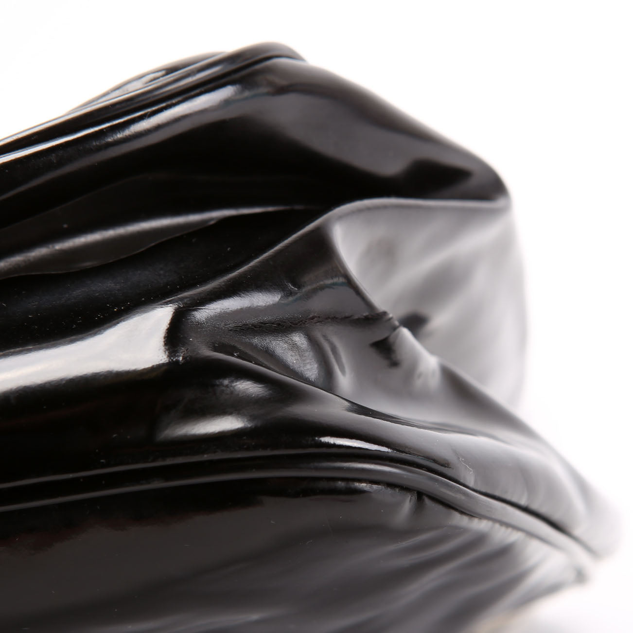 257265 Colbert Small Patent Hobo Vitnage