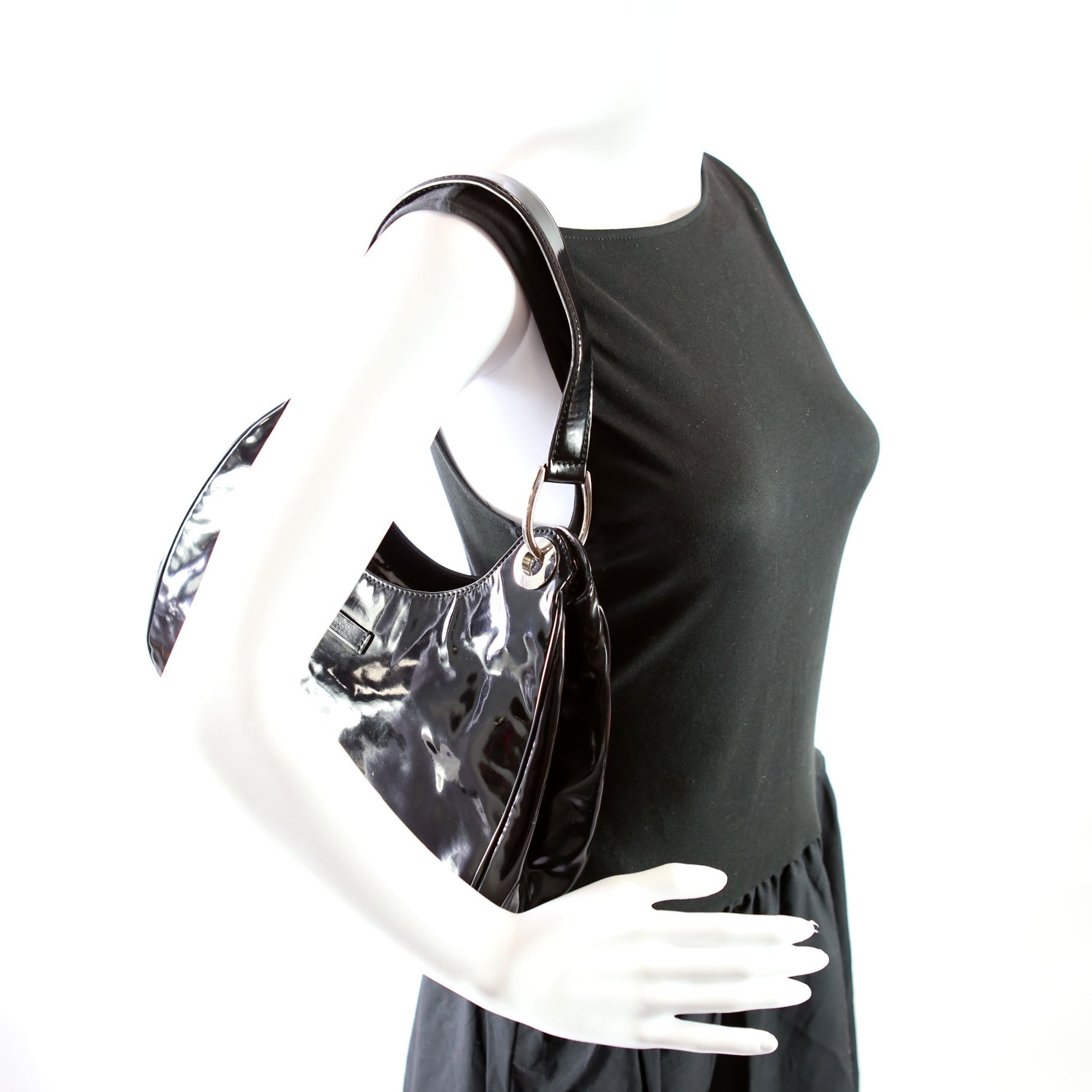 257265 Colbert Small Patent Hobo Vitnage