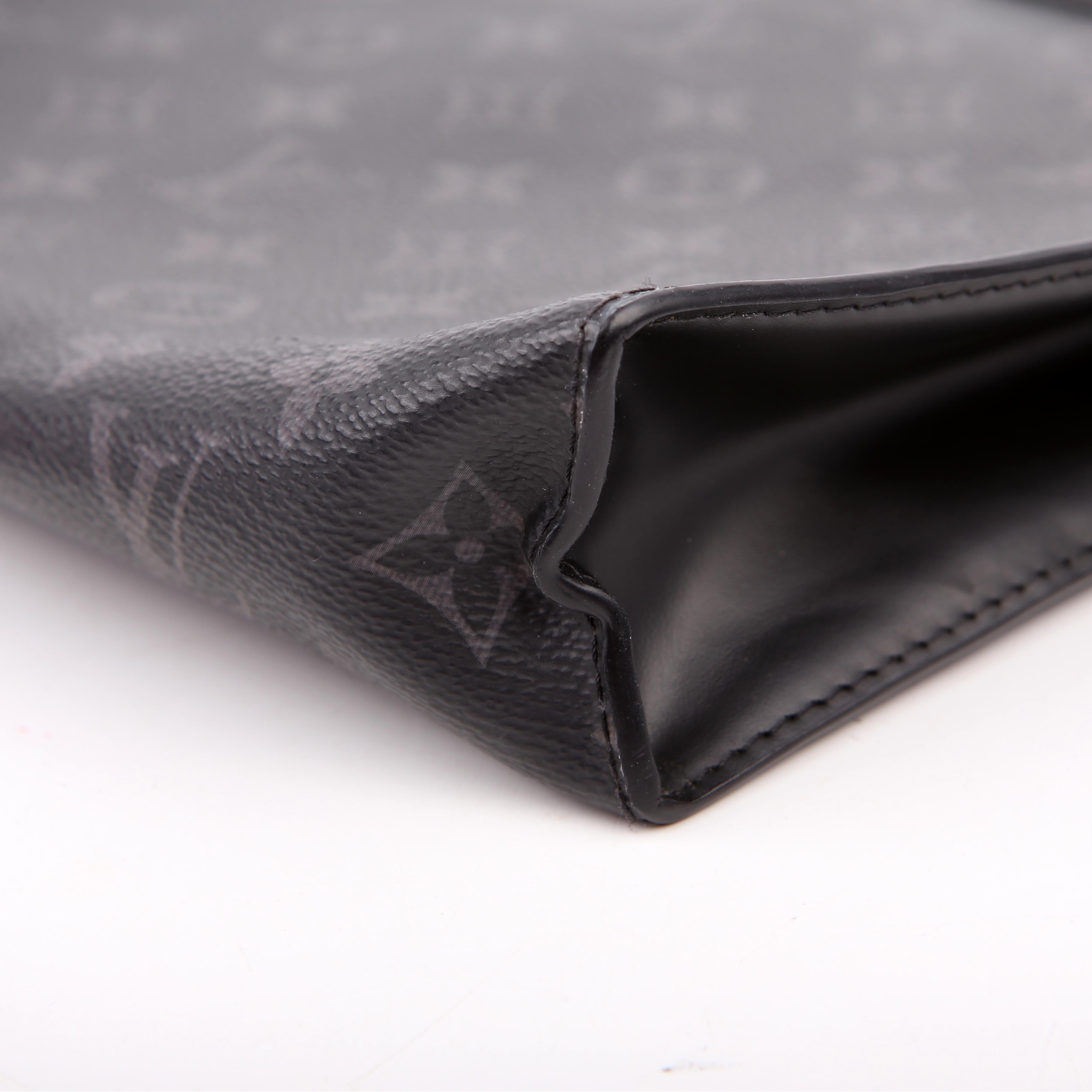 Pochette Voyage MM Monogram Eclipse