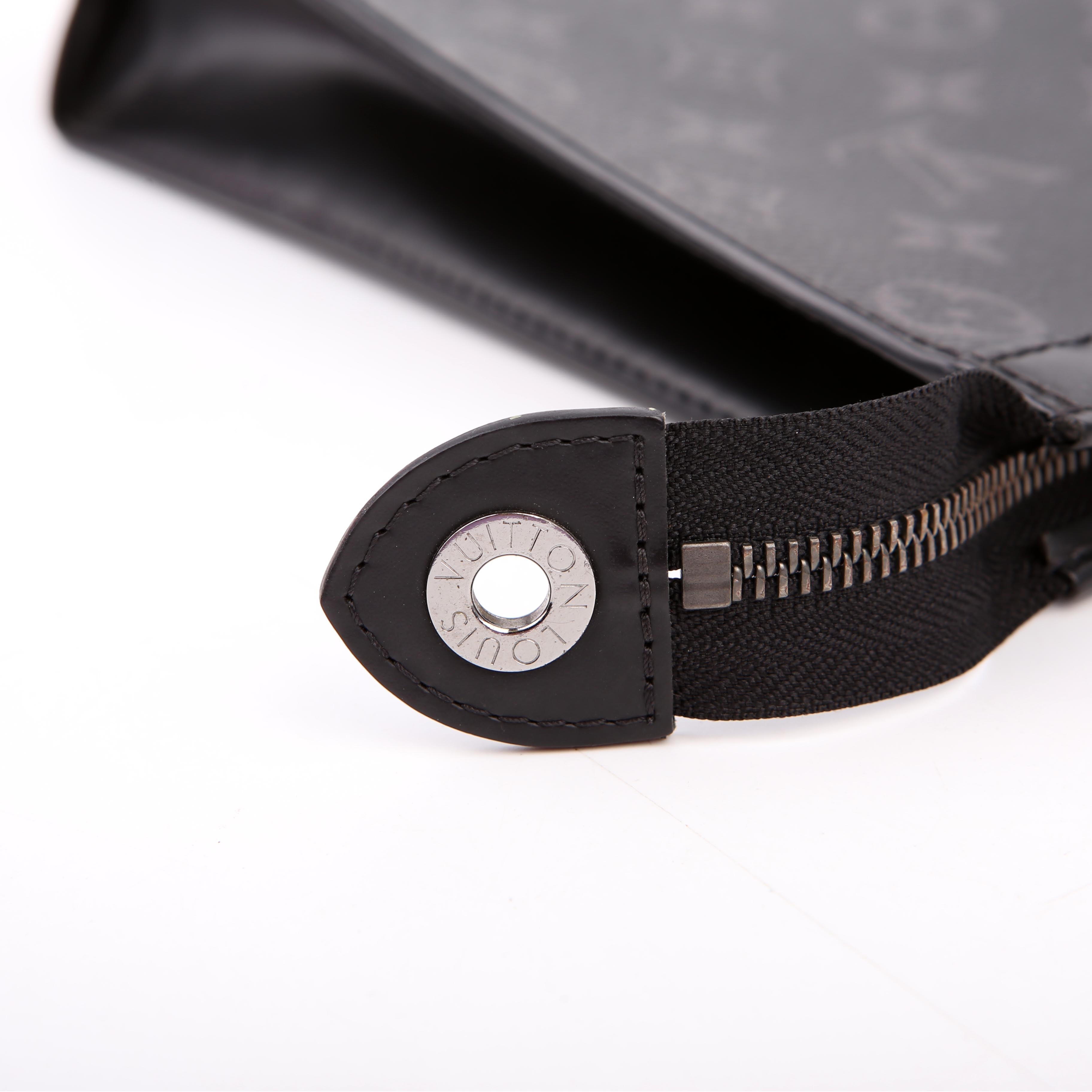 Pochette Voyage MM Monogram Eclipse