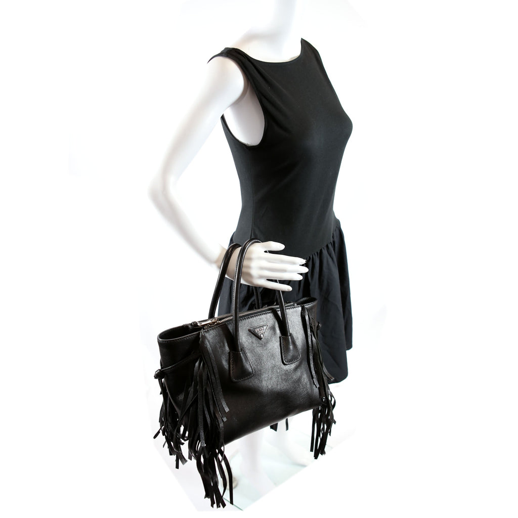 BN2619 Glace Calfskin Fringe Twin Pocket Tote Black