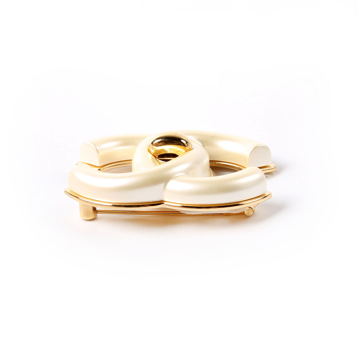 CC Pearl Turnlock Brooch Gold/Pearl
