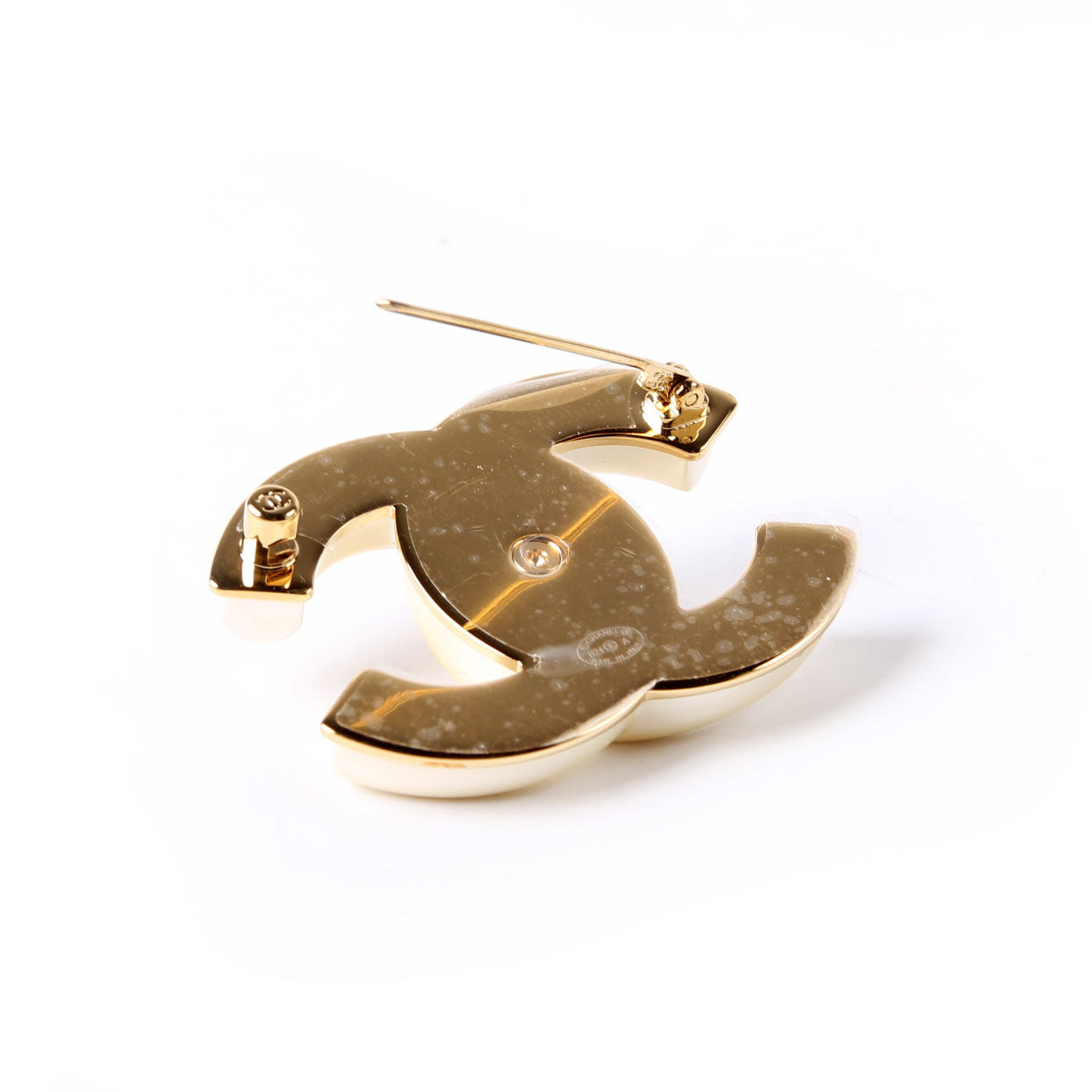 CC Pearl Turnlock Brooch Gold/Pearl