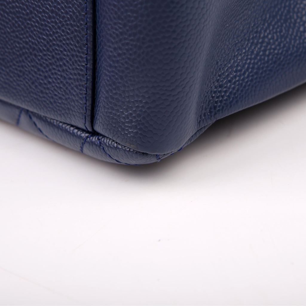 Grand Shopping Tote Caviar Blue