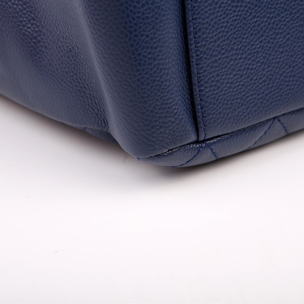 Grand Shopping Tote Caviar Blue